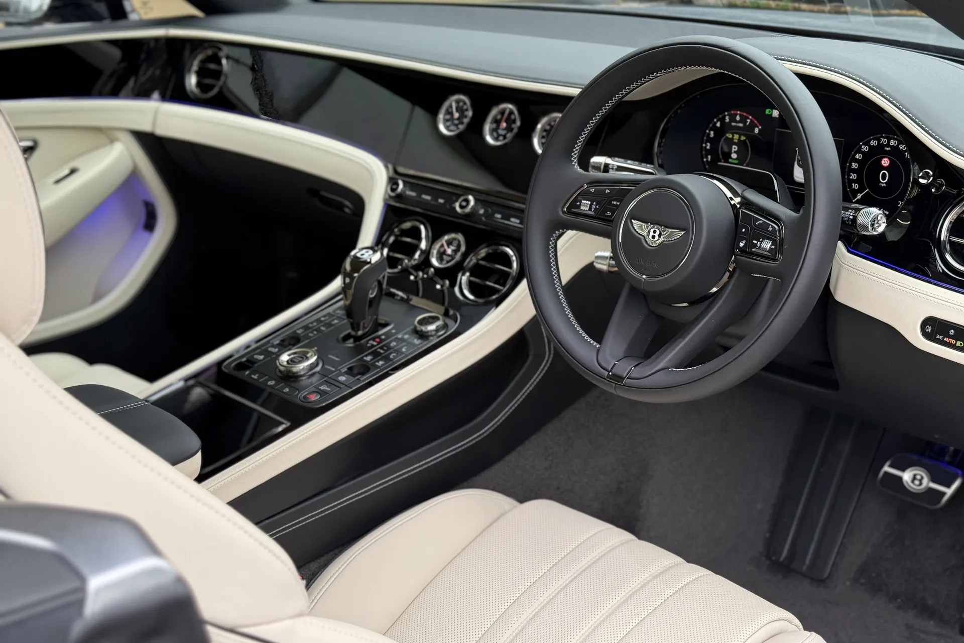 Bentley CONTINENTAL GTC thumbnail image number 12