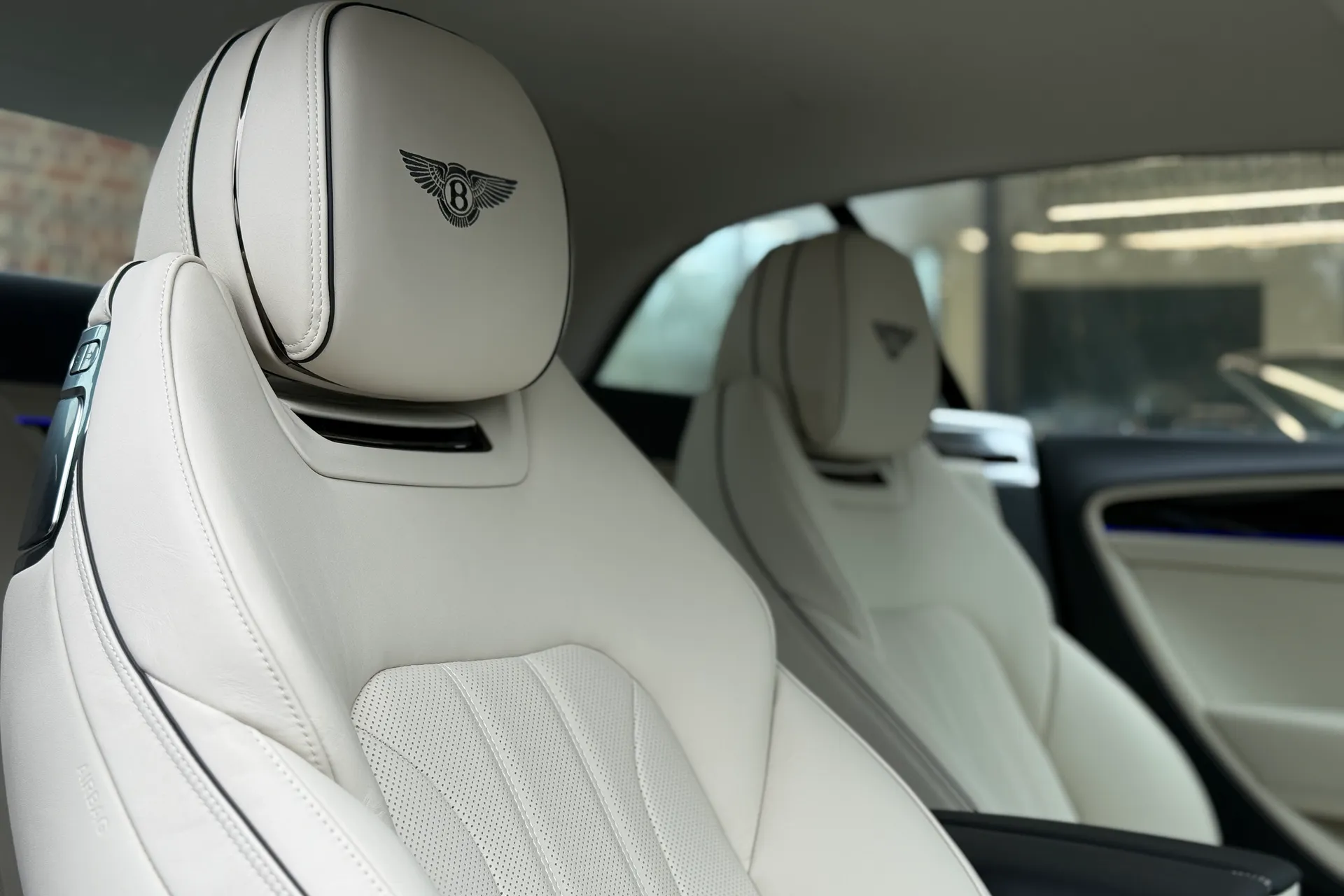 Bentley CONTINENTAL GTC thumbnail image number 14