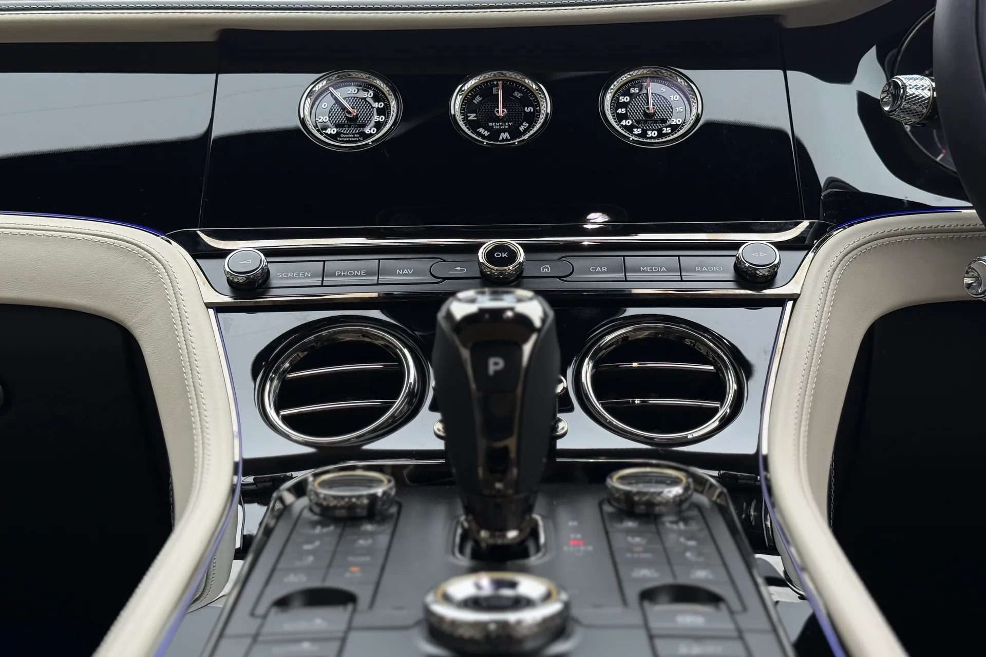 Bentley CONTINENTAL GTC thumbnail image number 25