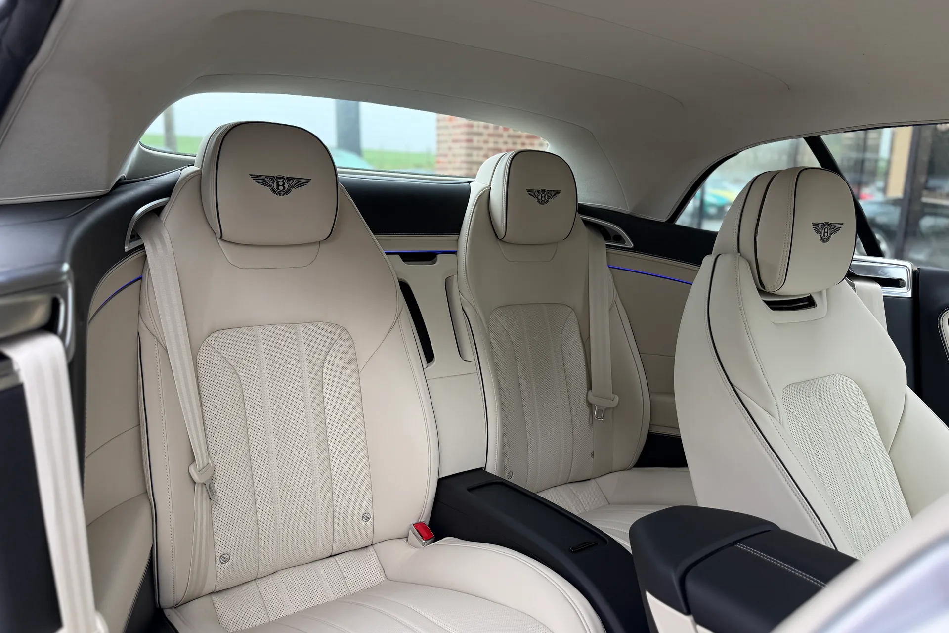 Bentley CONTINENTAL GTC thumbnail image number 19