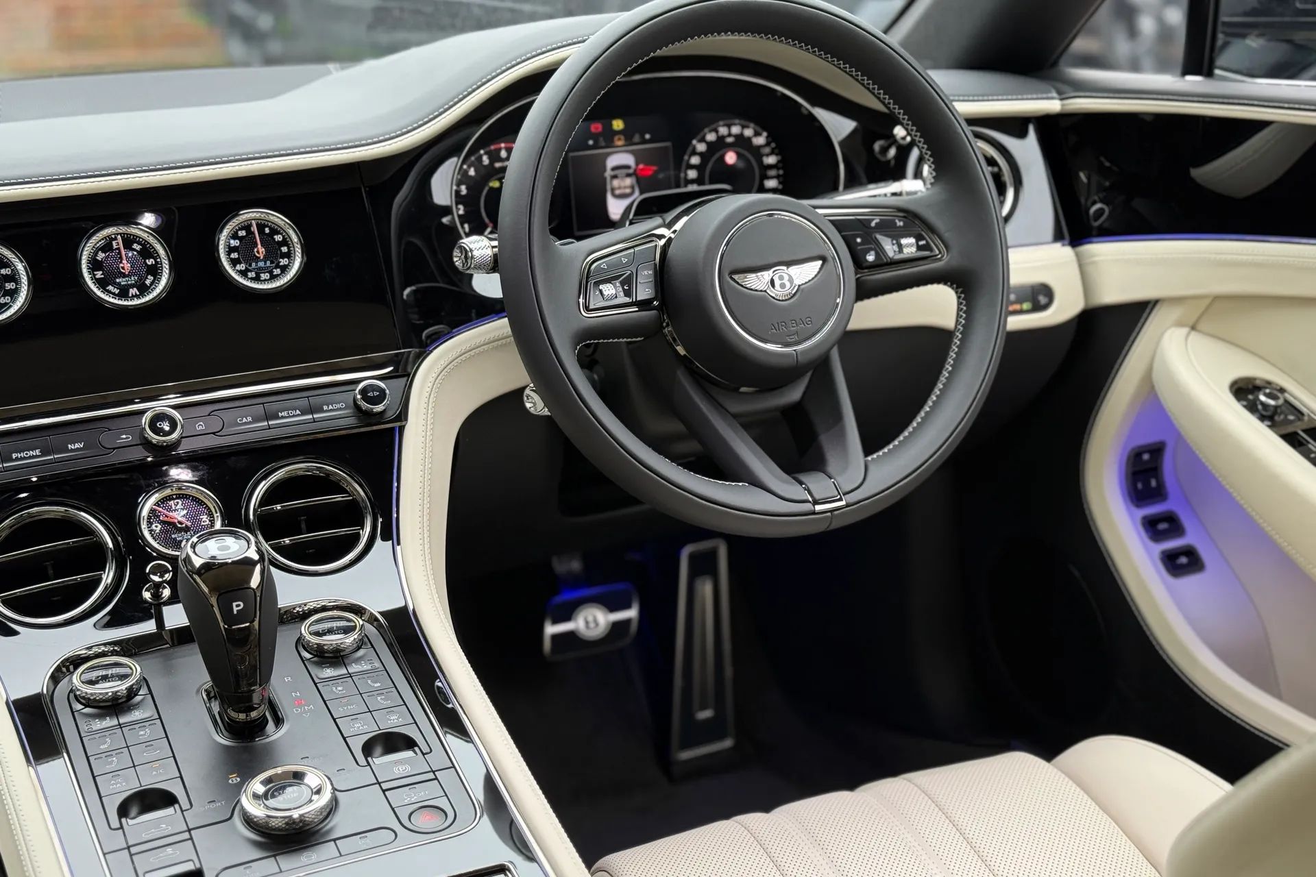 Bentley CONTINENTAL GTC thumbnail image number 21