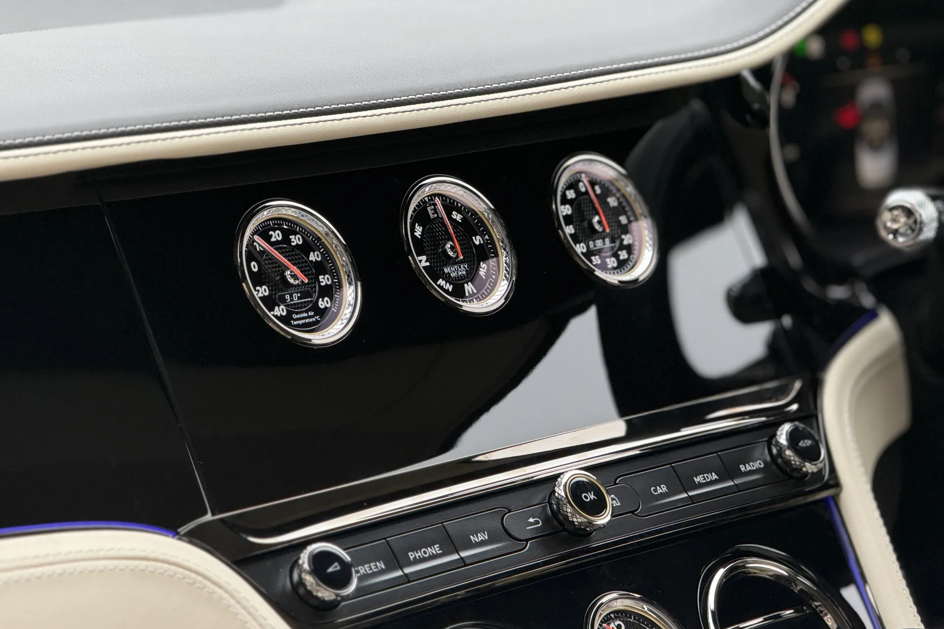 Bentley CONTINENTAL GTC thumbnail image number 31