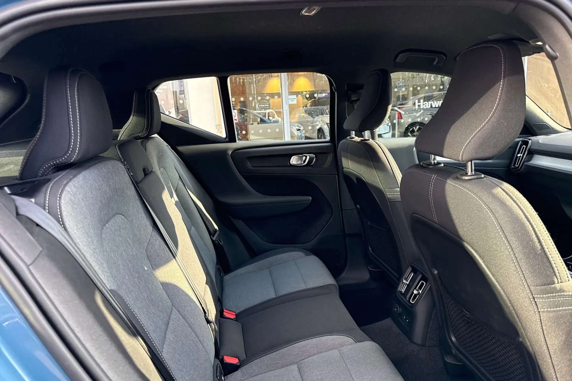 Volvo XC40 thumbnail image number 23