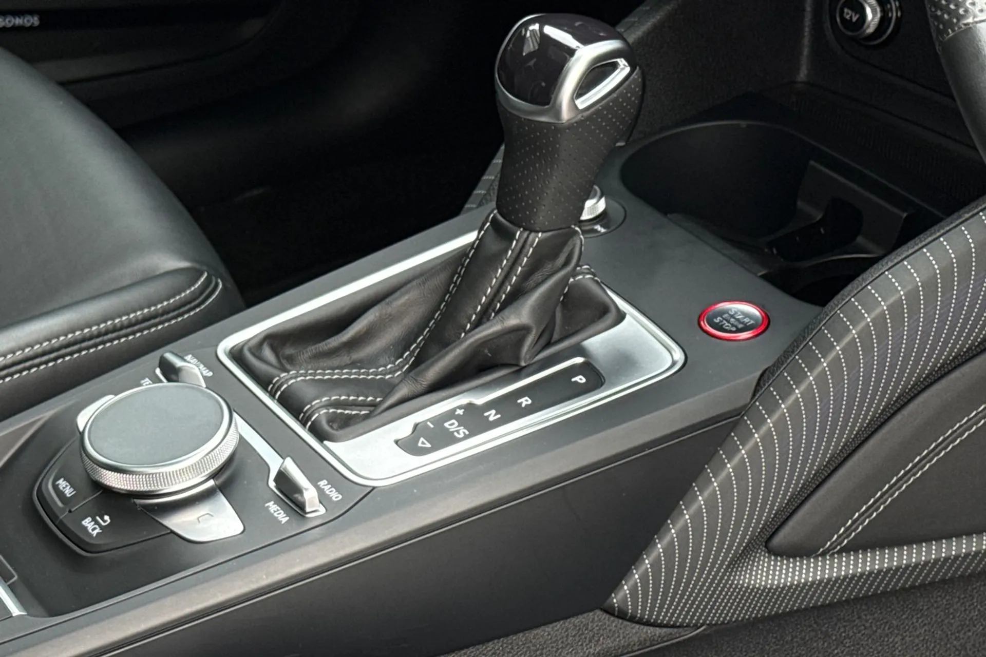 Audi Q2 thumbnail image number 12