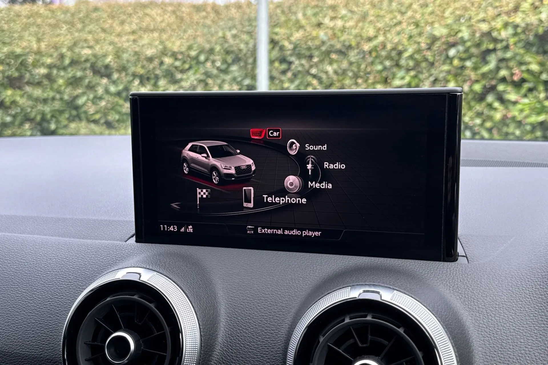 Audi Q2 thumbnail image number 17