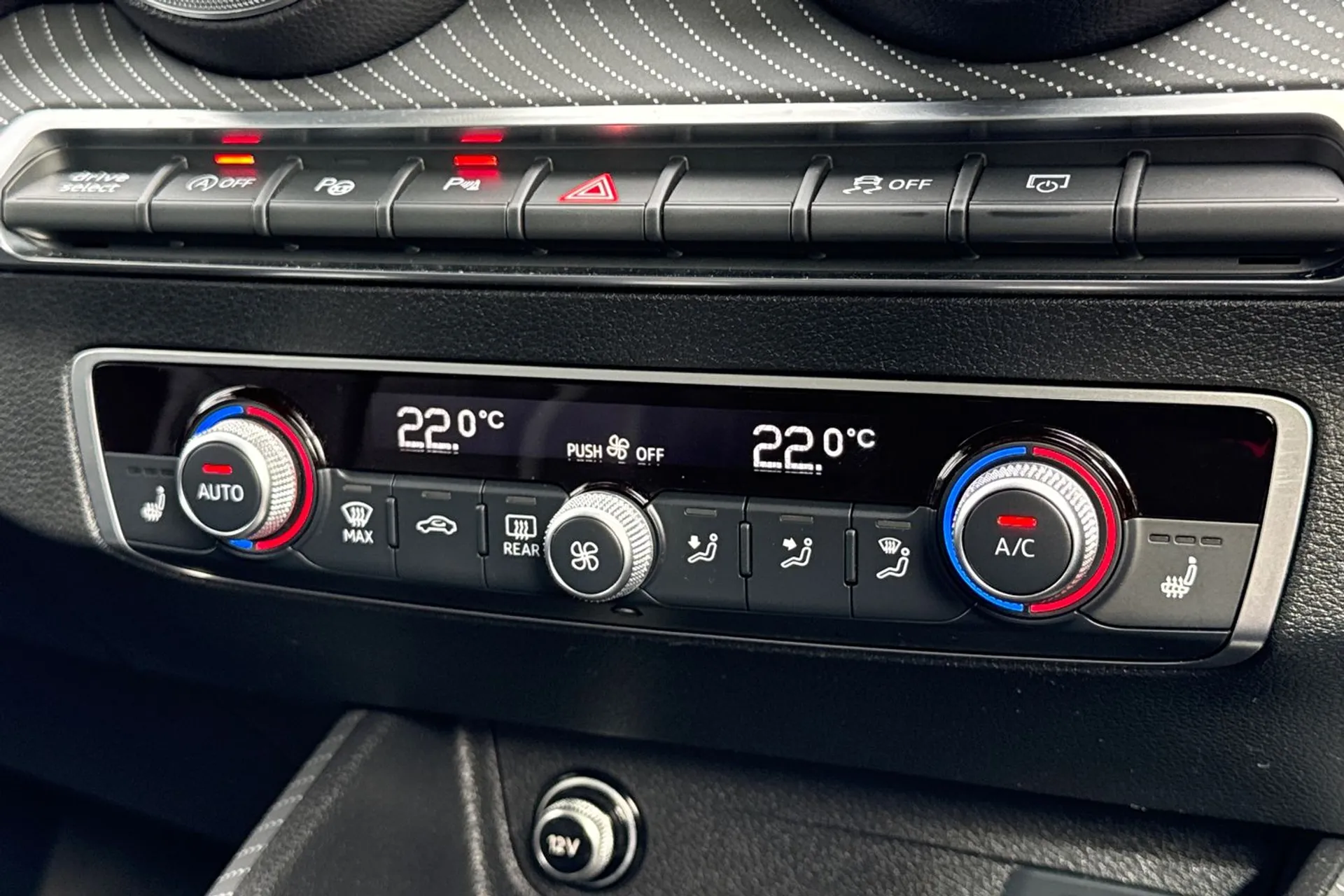 Audi Q2 thumbnail image number 21