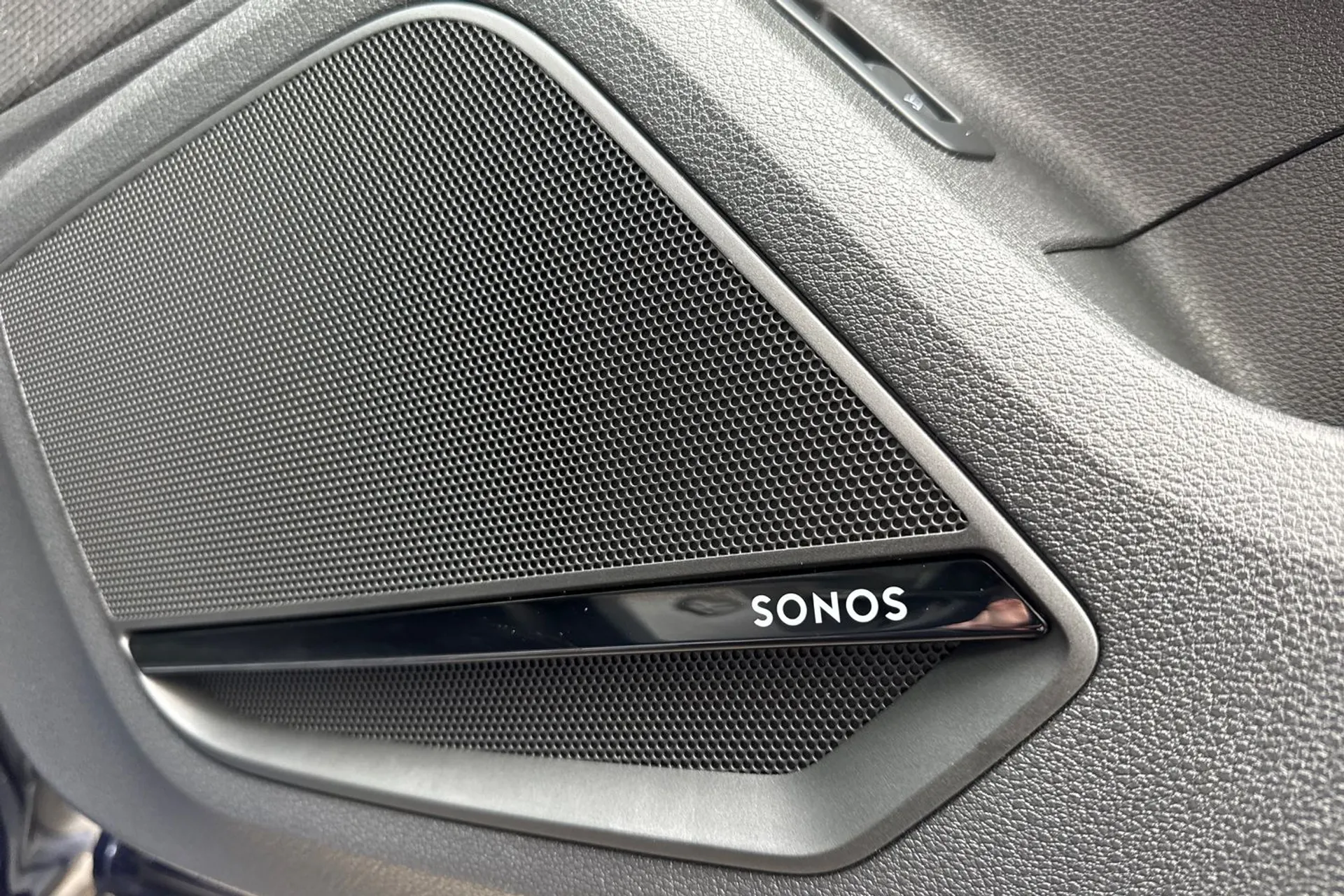 Audi Q2 thumbnail image number 23