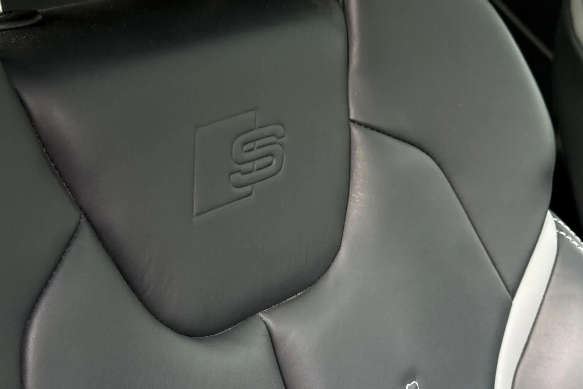 Audi Q2 thumbnail image number 39