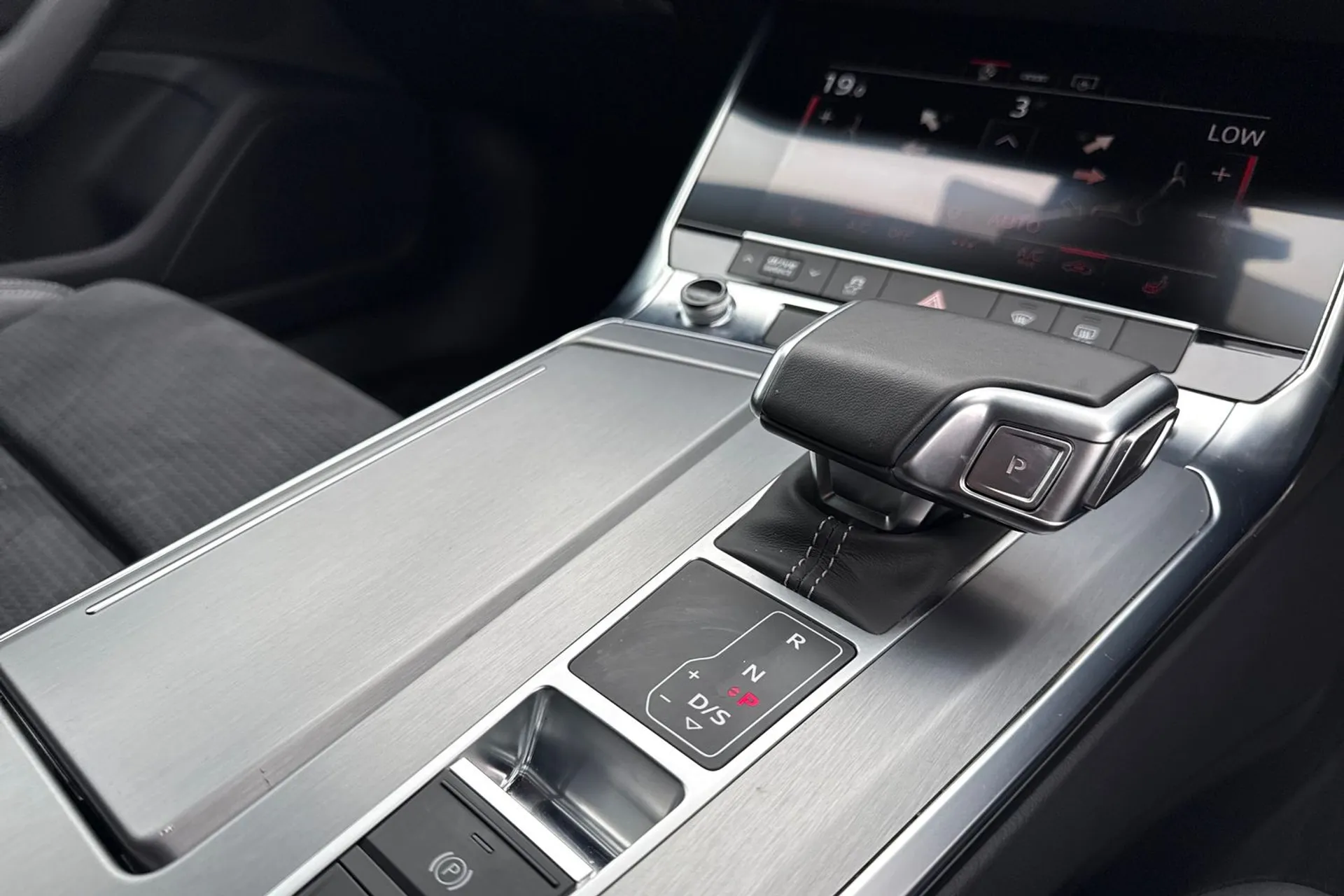 Audi A6 thumbnail image number 18