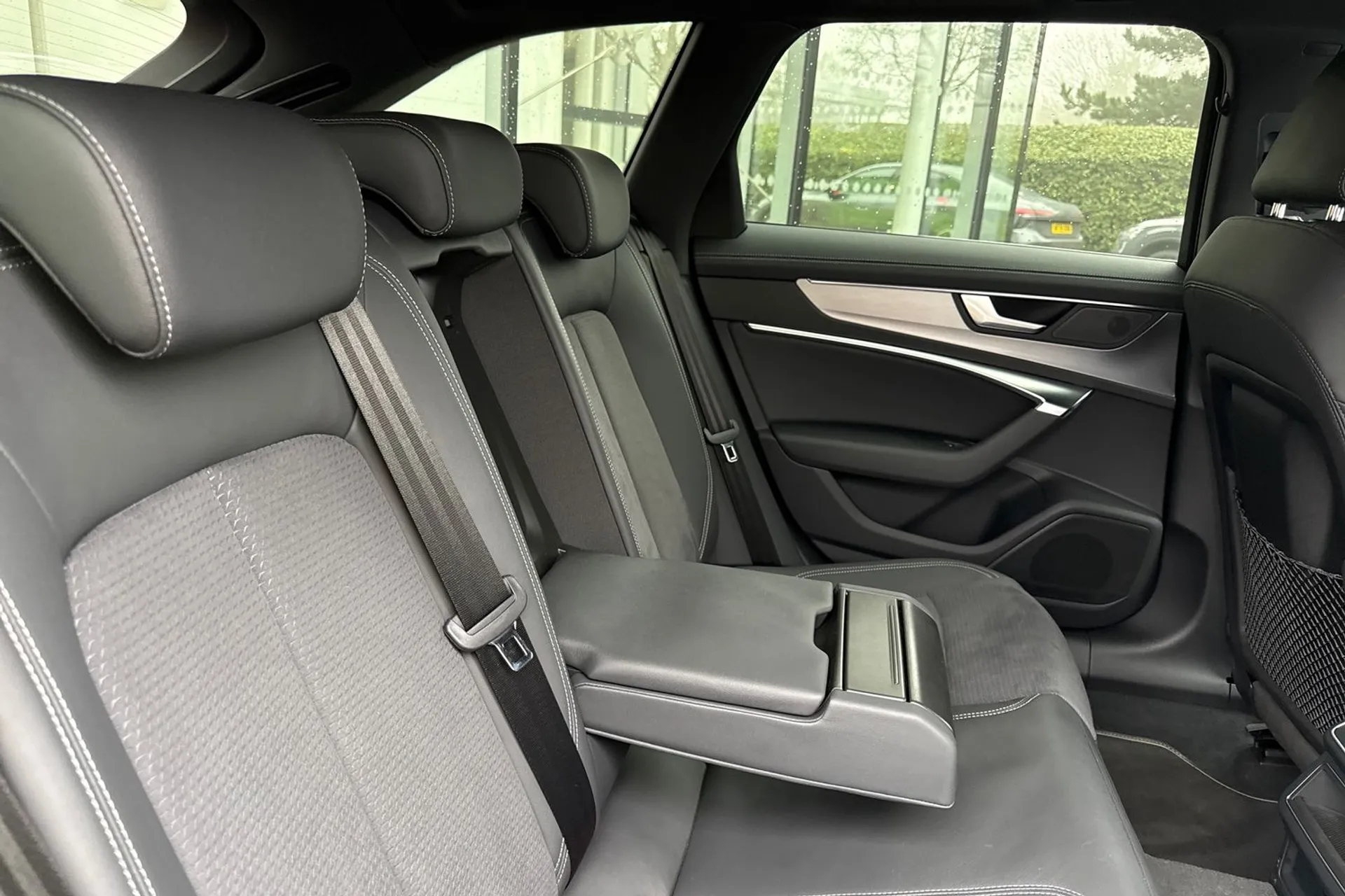 Audi A6 thumbnail image number 37