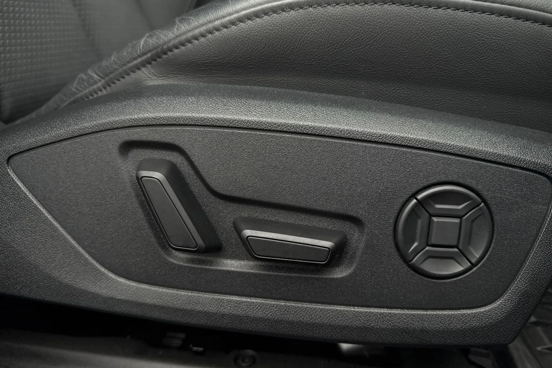 Audi A6 thumbnail image number 27