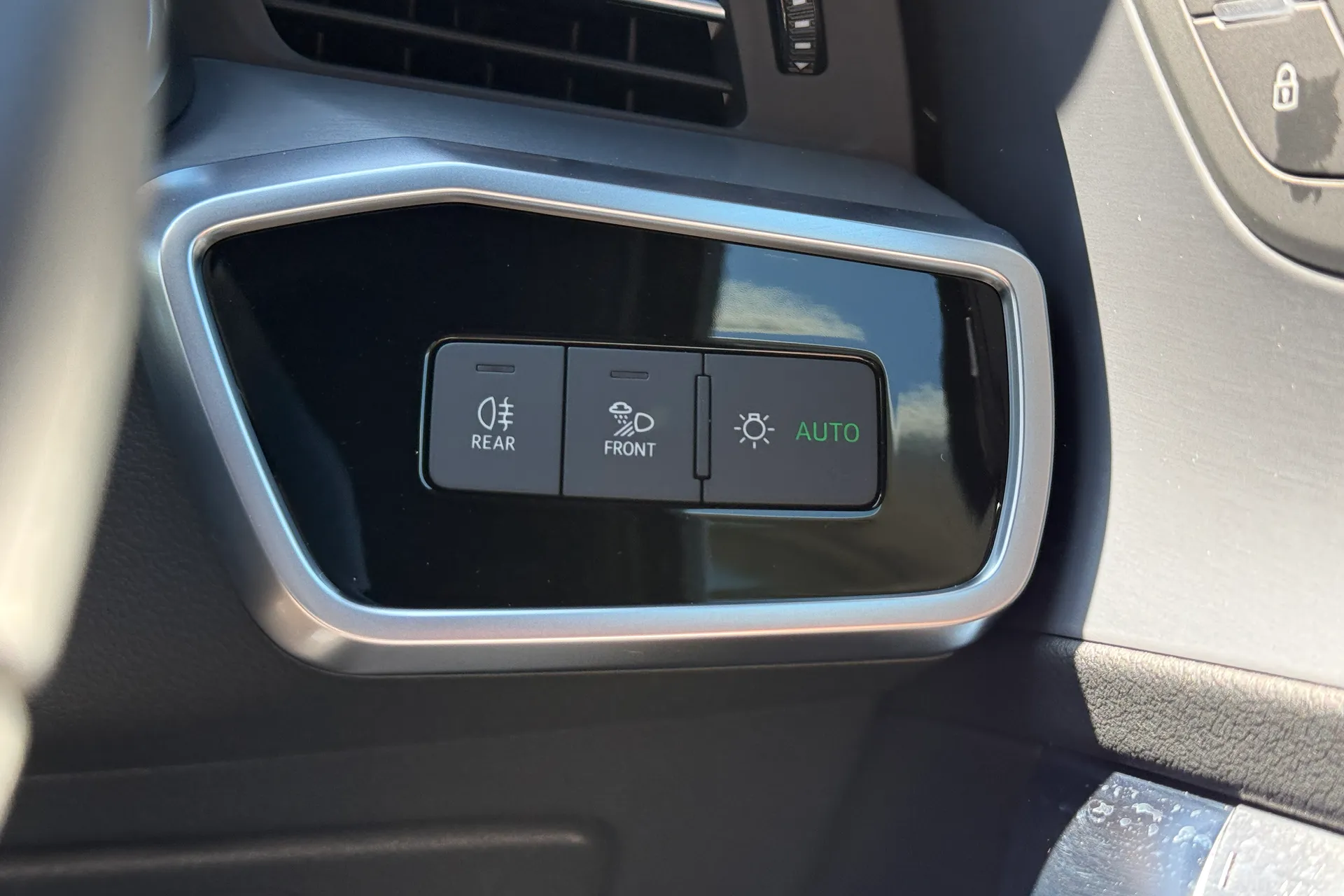 Audi A6 thumbnail image number 16