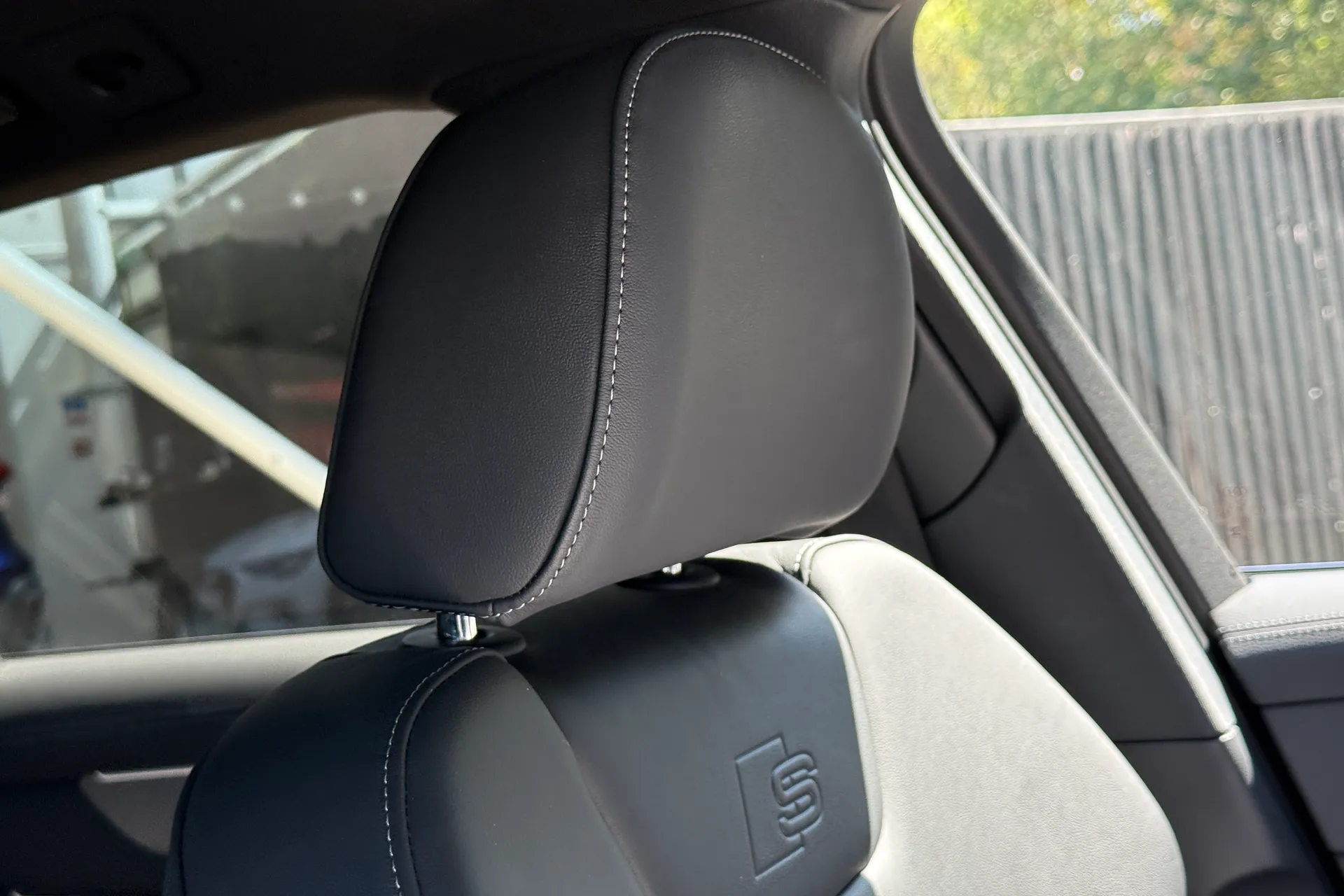 Audi A6 thumbnail image number 21
