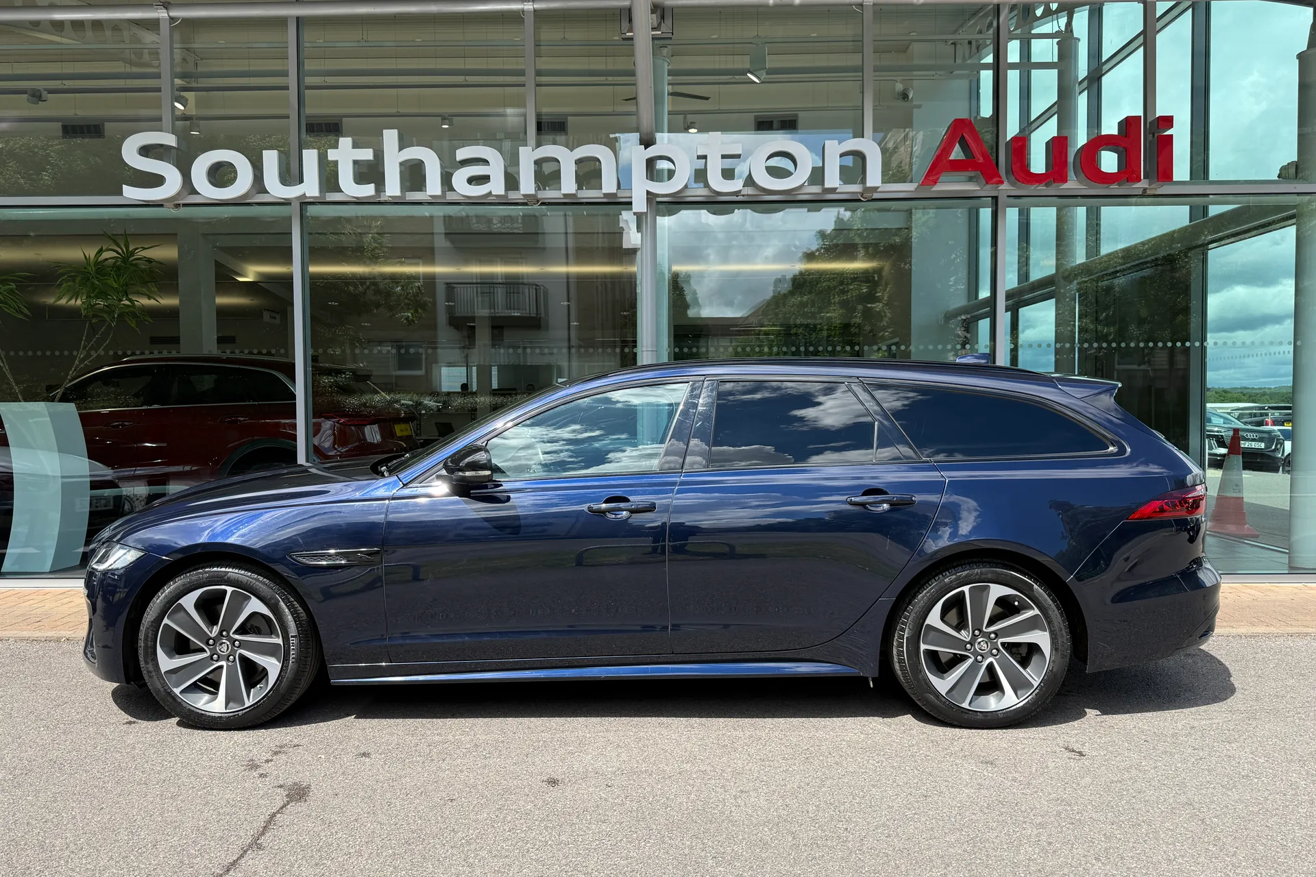 Jaguar XF thumbnail image number 32
