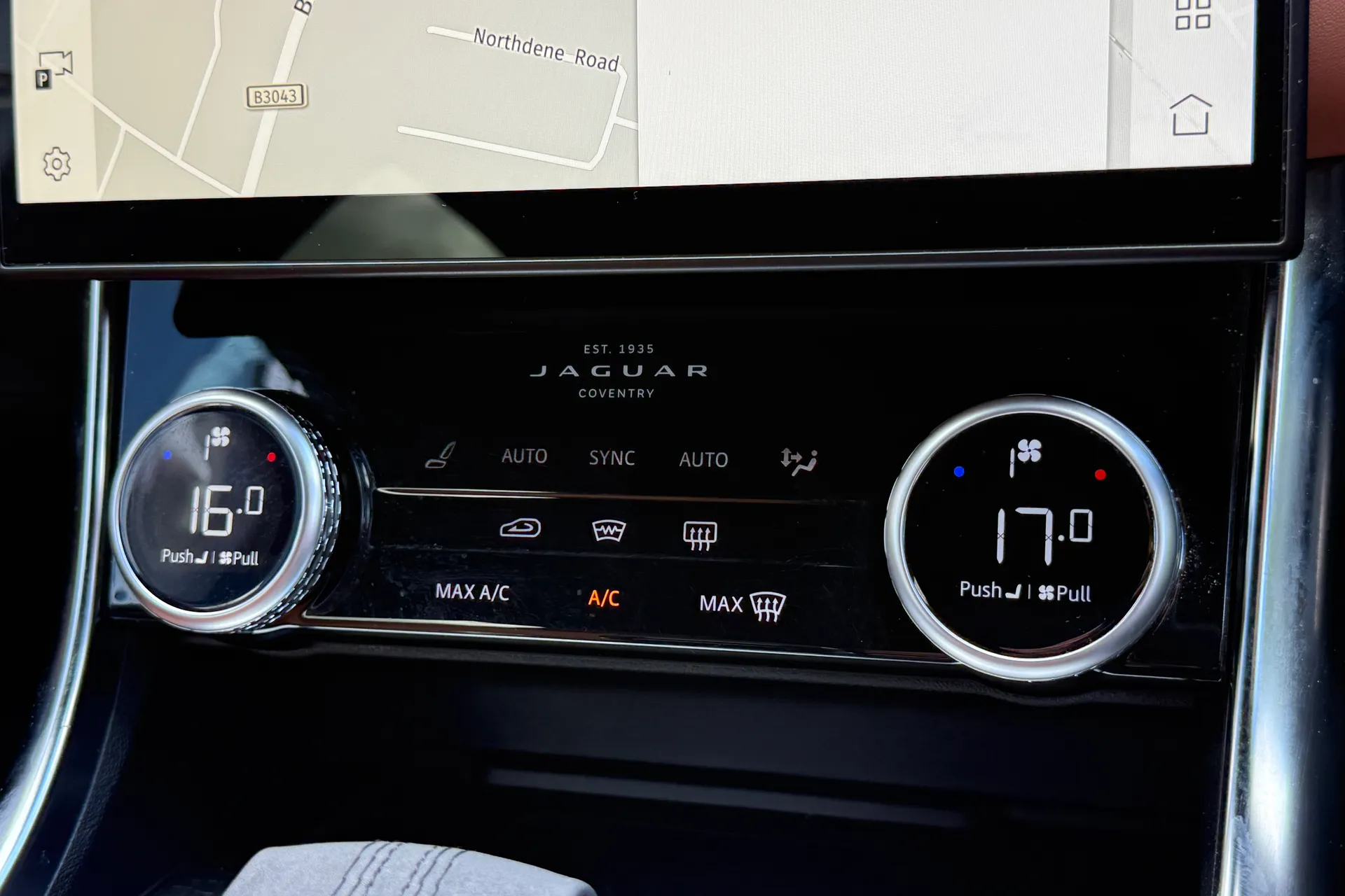 Jaguar XF thumbnail image number 46
