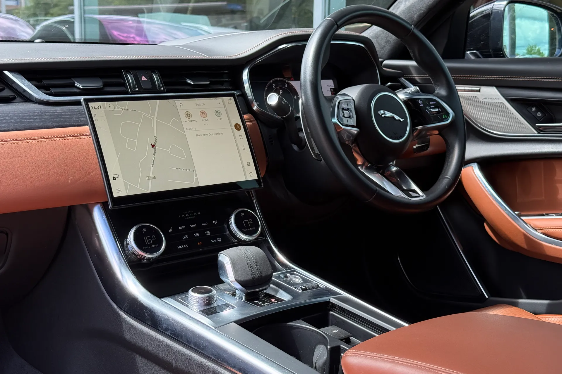 Jaguar XF thumbnail image number 32