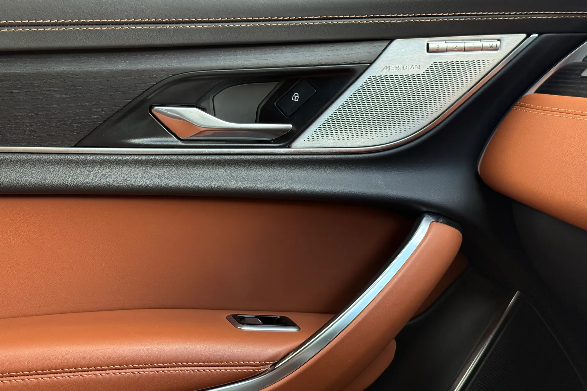 Jaguar XF thumbnail image number 57