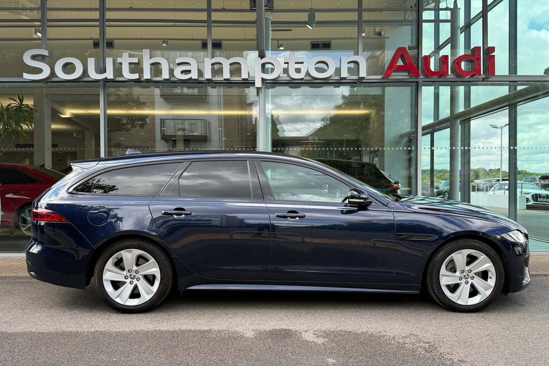 Jaguar XF thumbnail image number 4