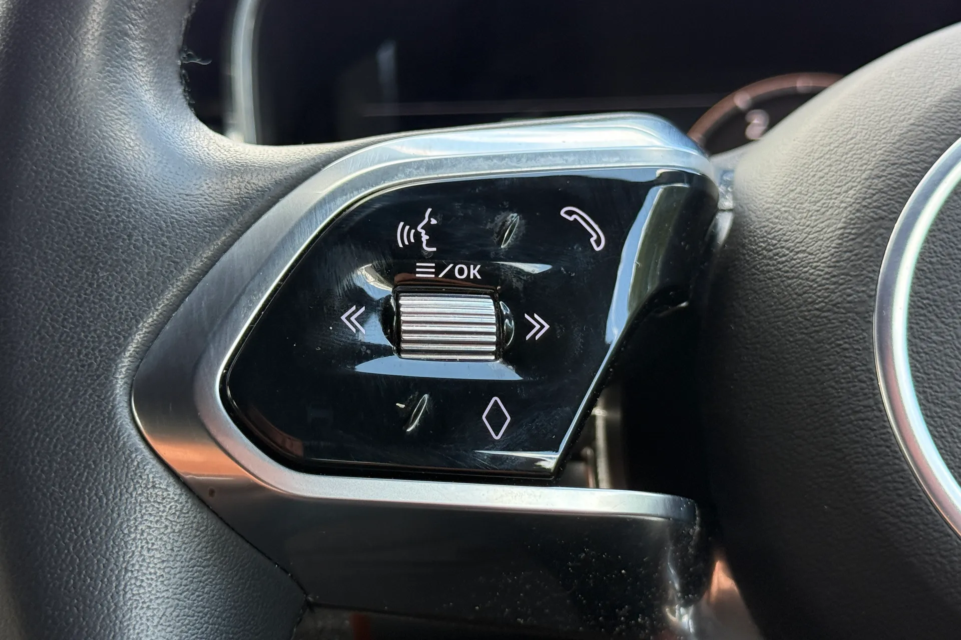 Jaguar XF thumbnail image number 37