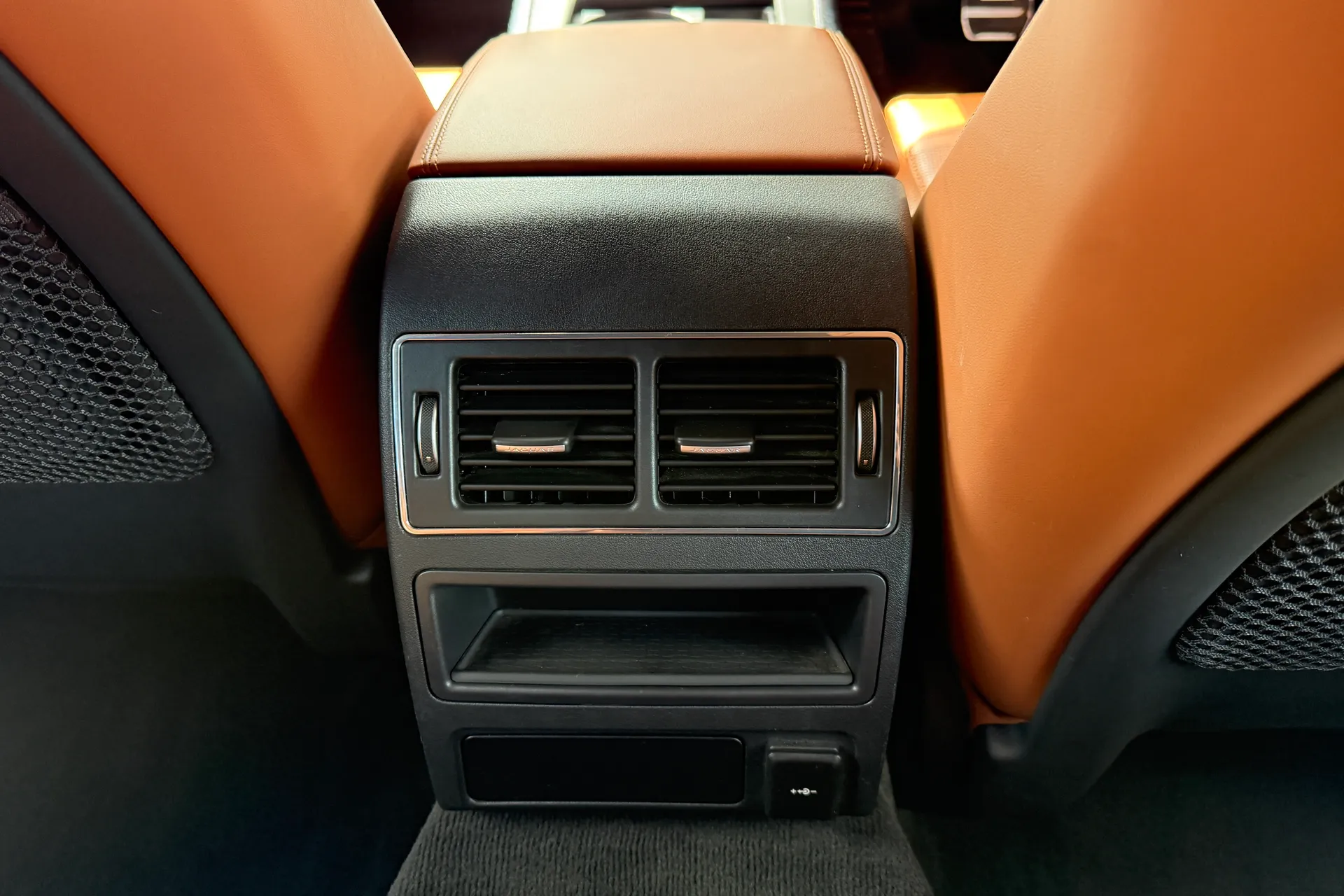 Jaguar XF thumbnail image number 21