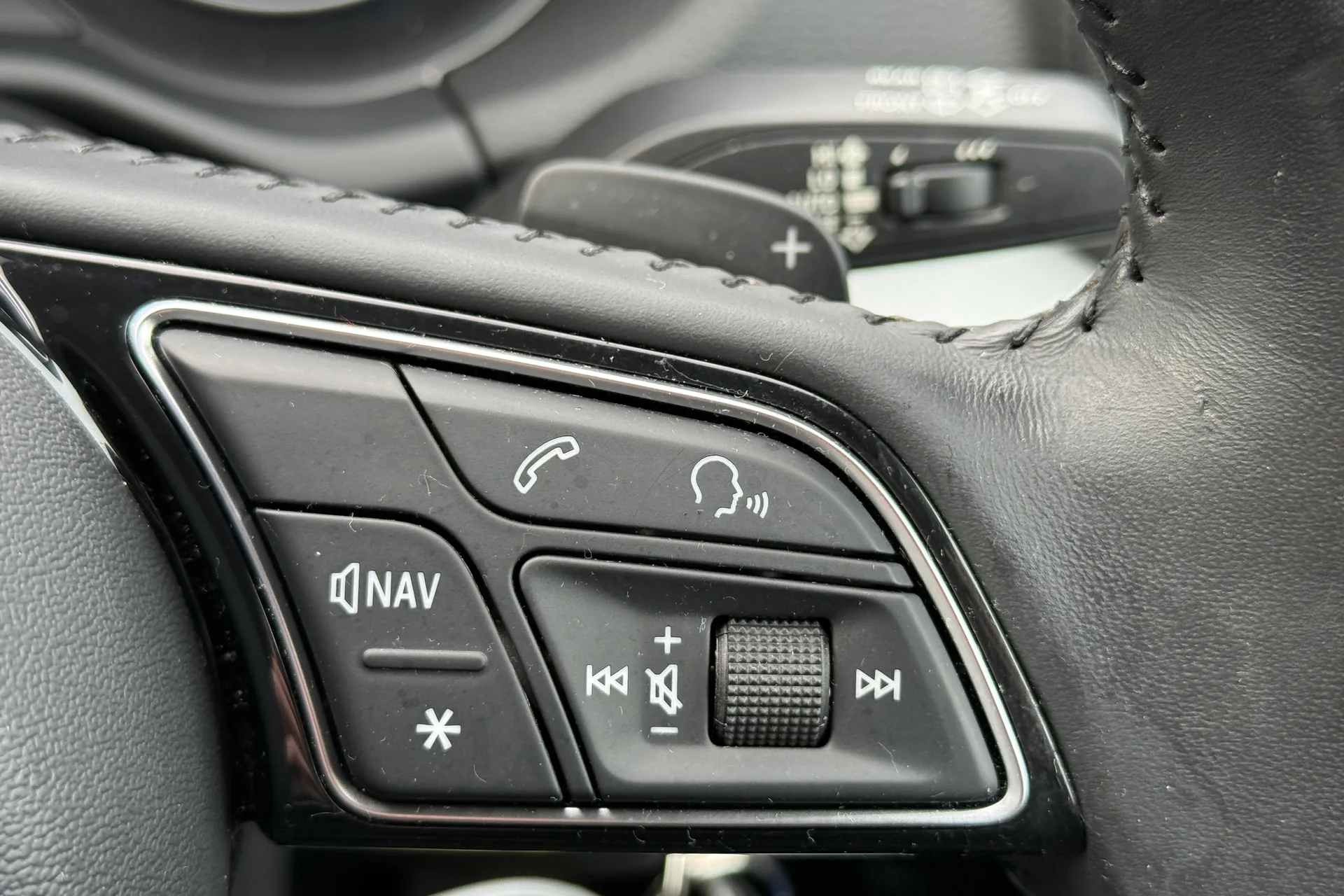 Audi Q2 thumbnail image number 16