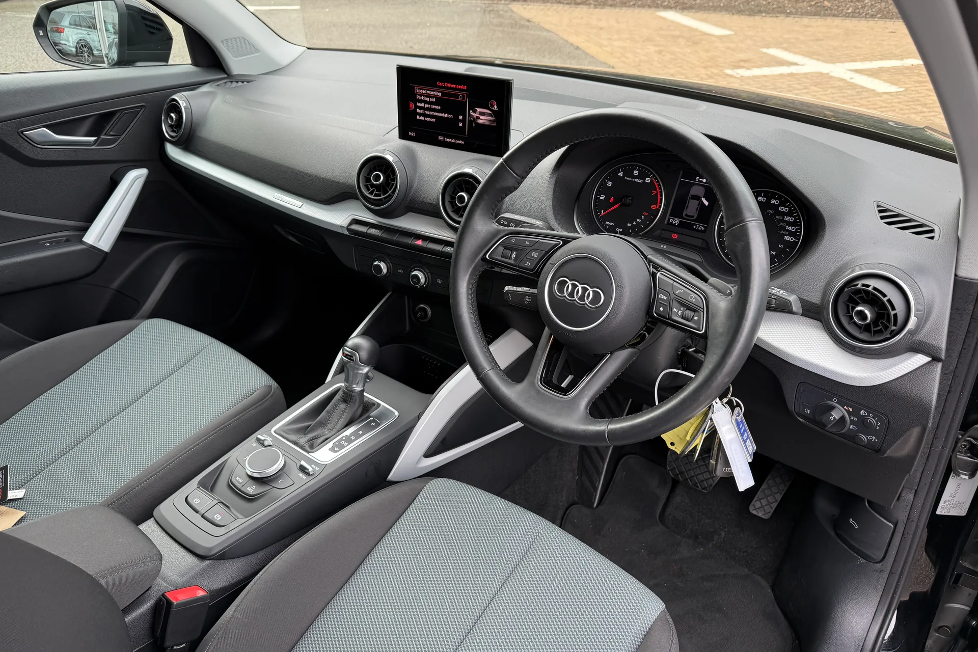 Audi Q2 thumbnail image number 25