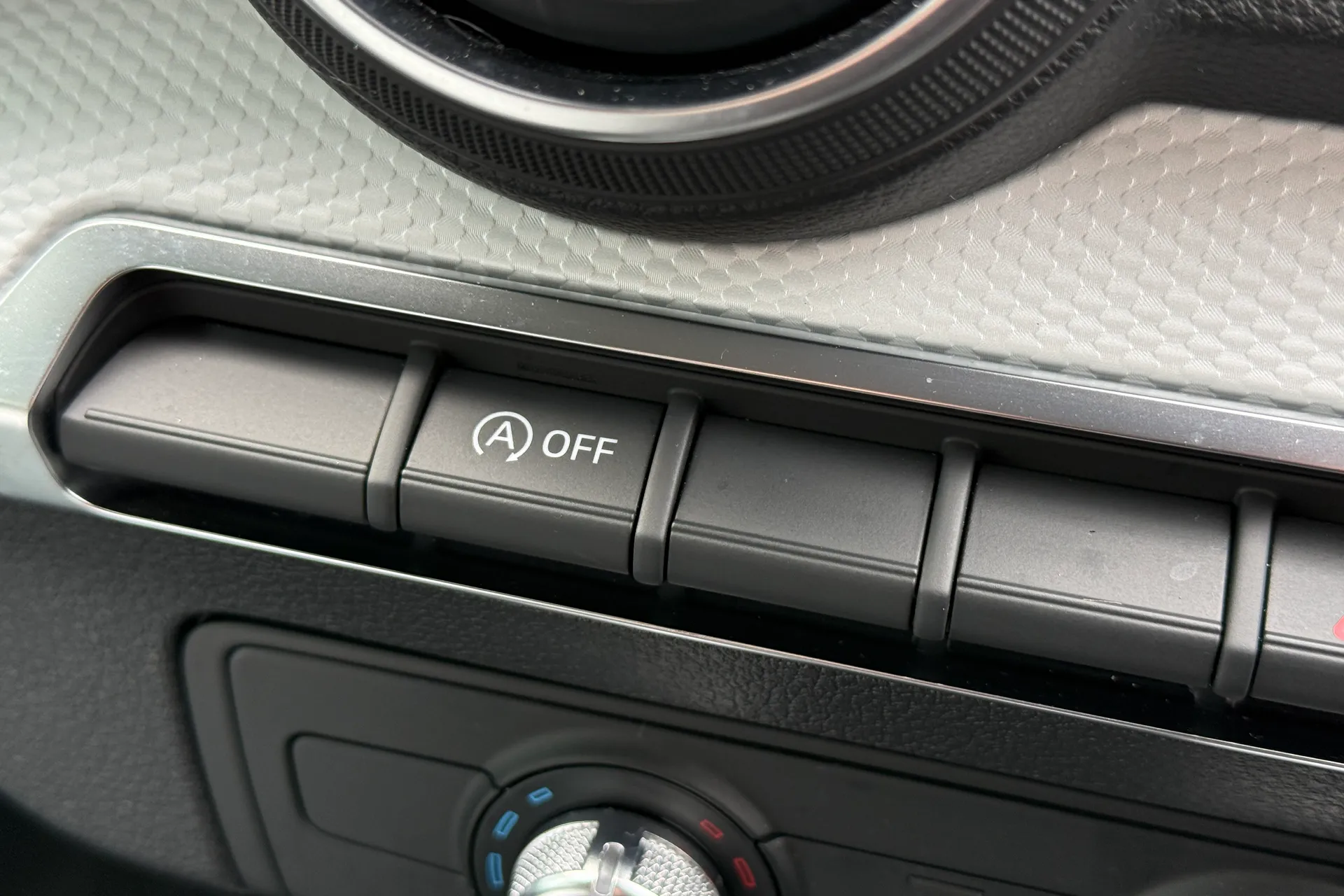 Audi Q2 thumbnail image number 19