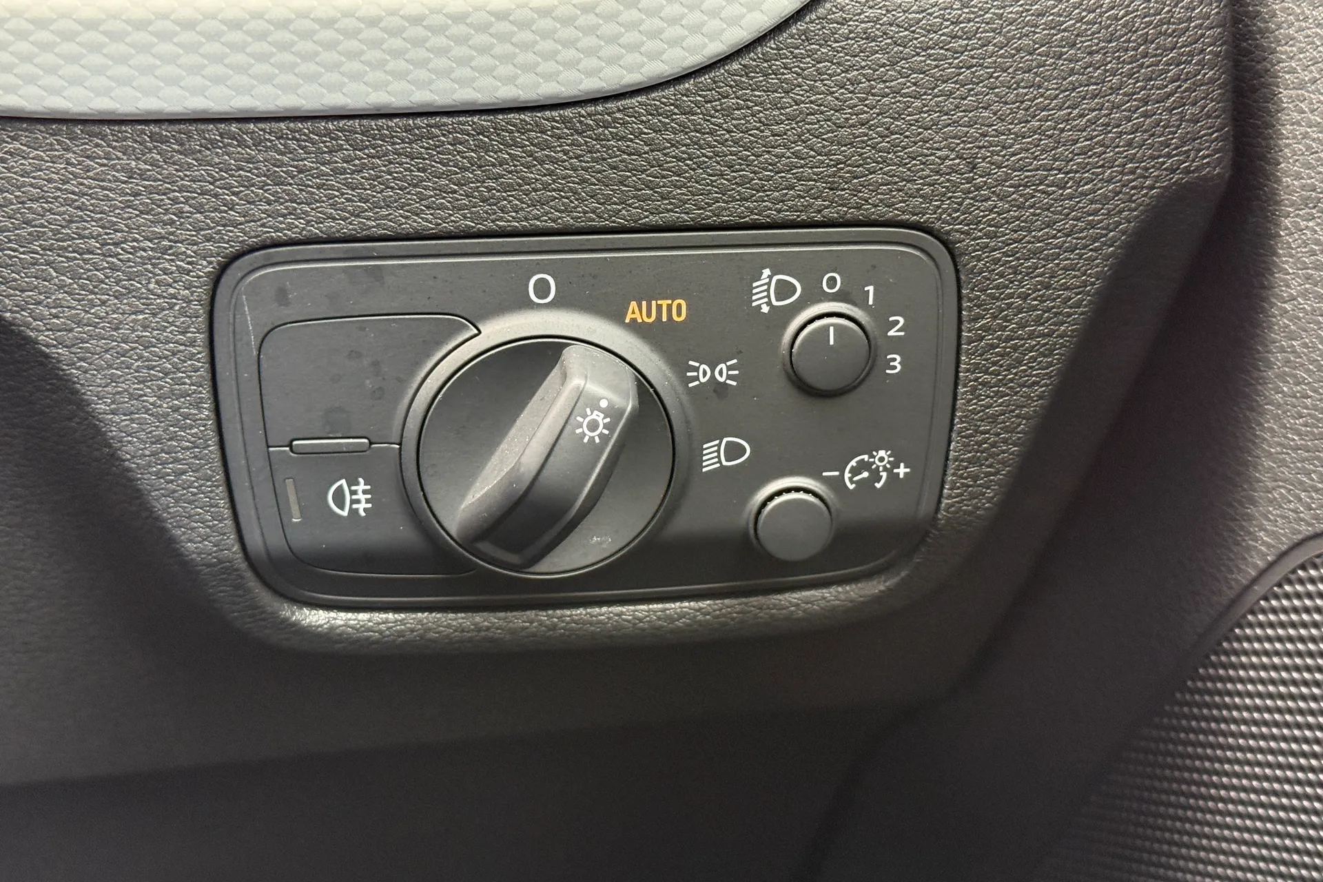 Audi Q2 thumbnail image number 14