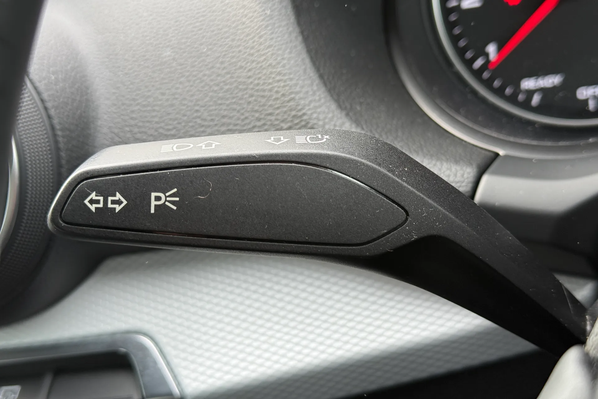 Audi Q2 thumbnail image number 12