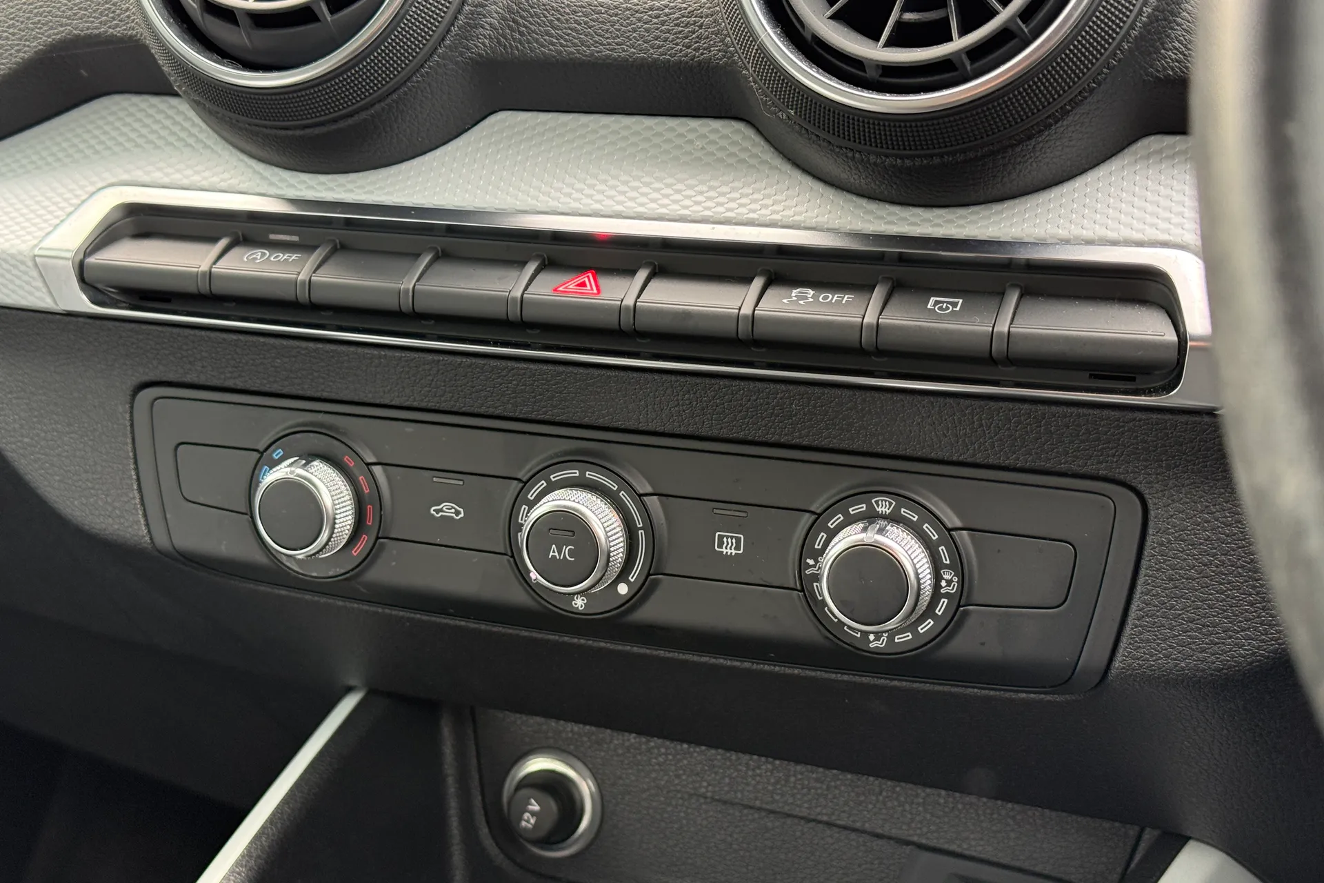 Audi Q2 thumbnail image number 17