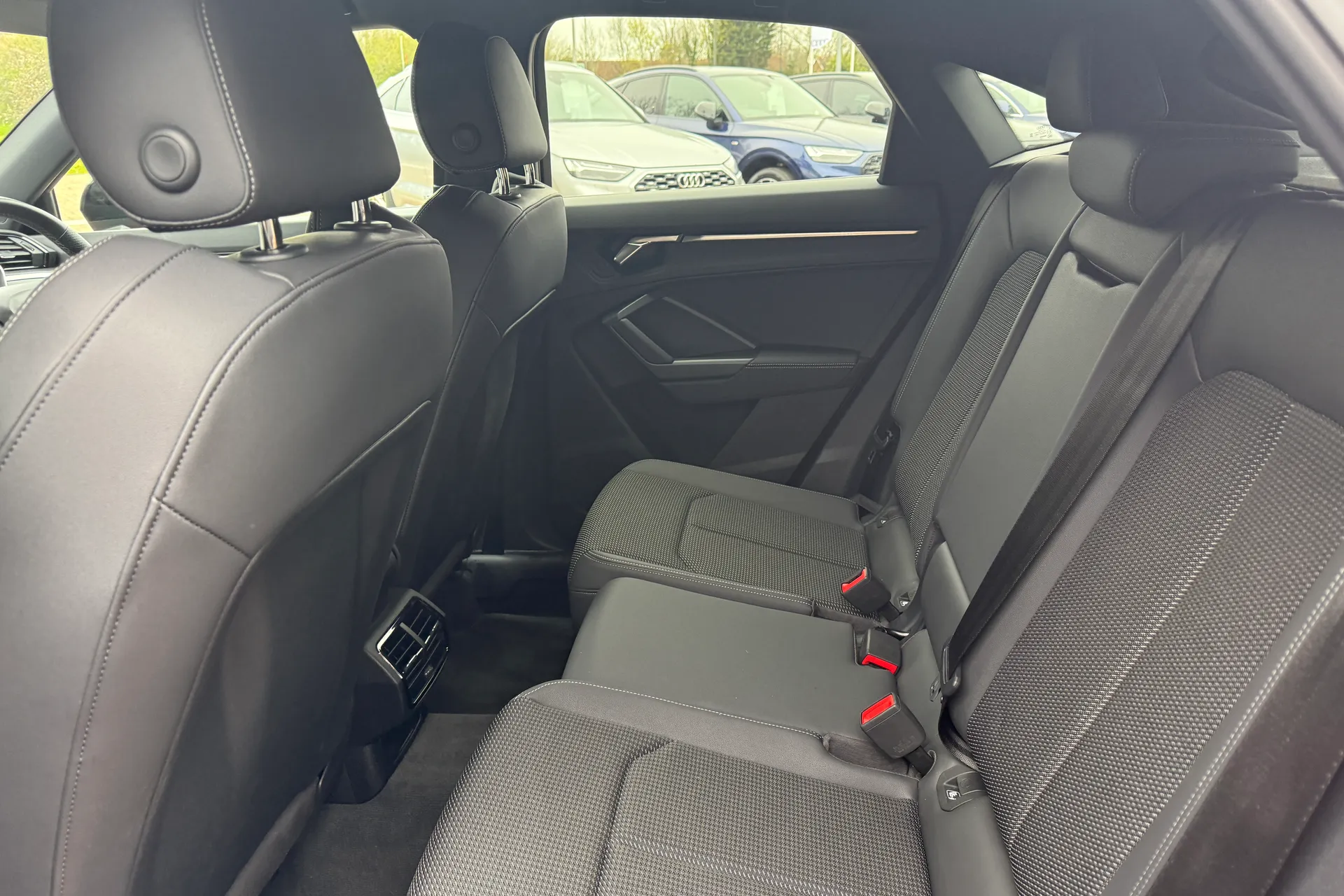 Audi Q3 thumbnail image number 43