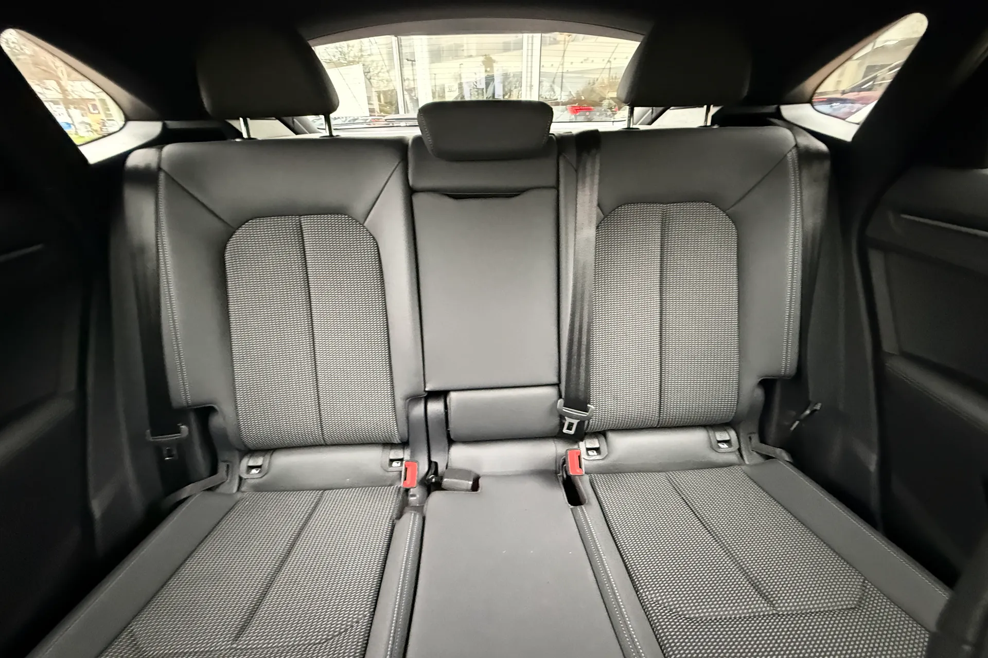 Audi Q3 thumbnail image number 21