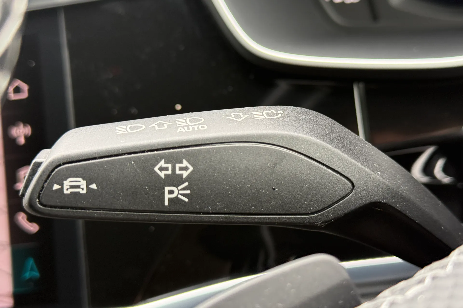 Audi Q3 thumbnail image number 11