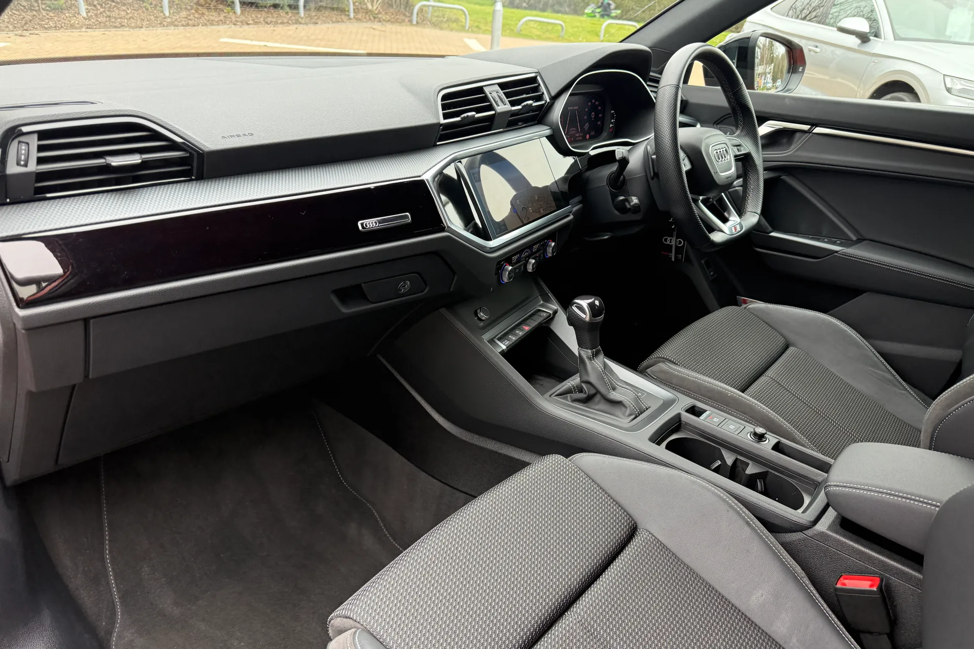 Audi Q3 thumbnail image number 44