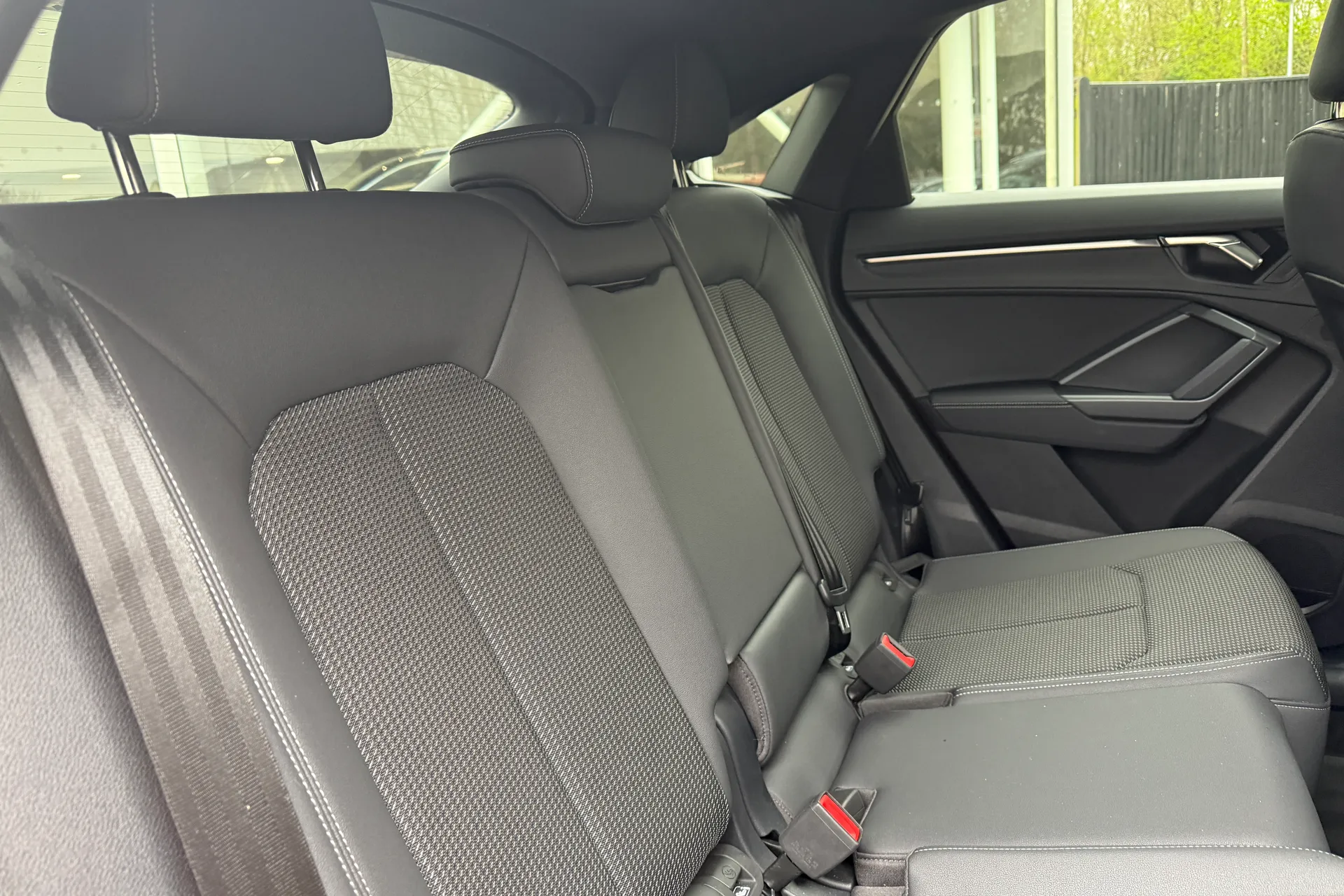 Audi Q3 thumbnail image number 23