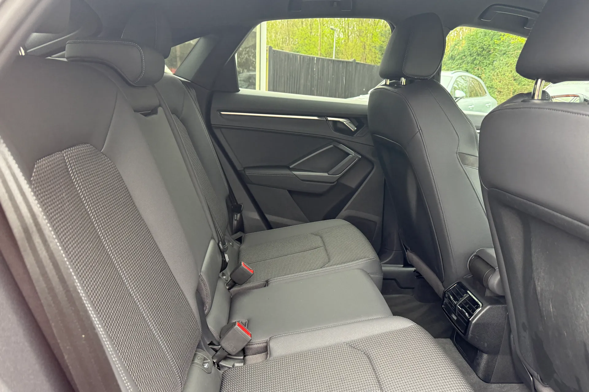 Audi Q3 thumbnail image number 24