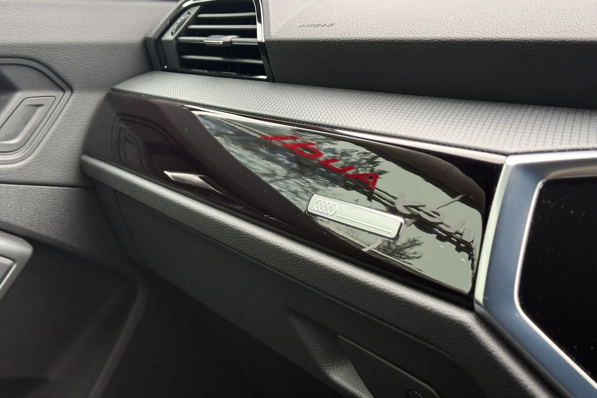 Audi Q3 thumbnail image number 16