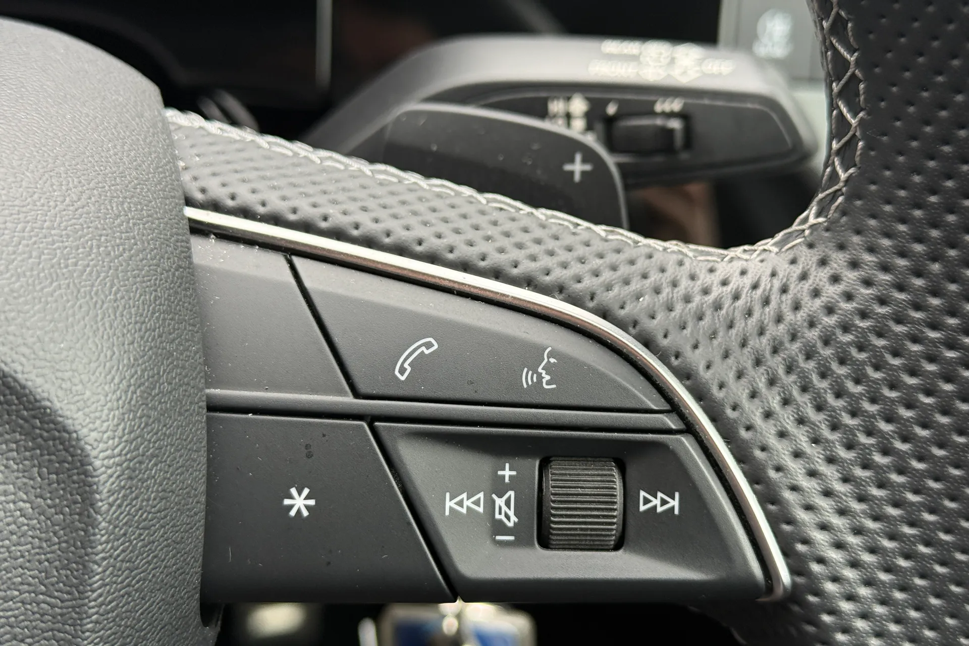 Audi Q3 thumbnail image number 14