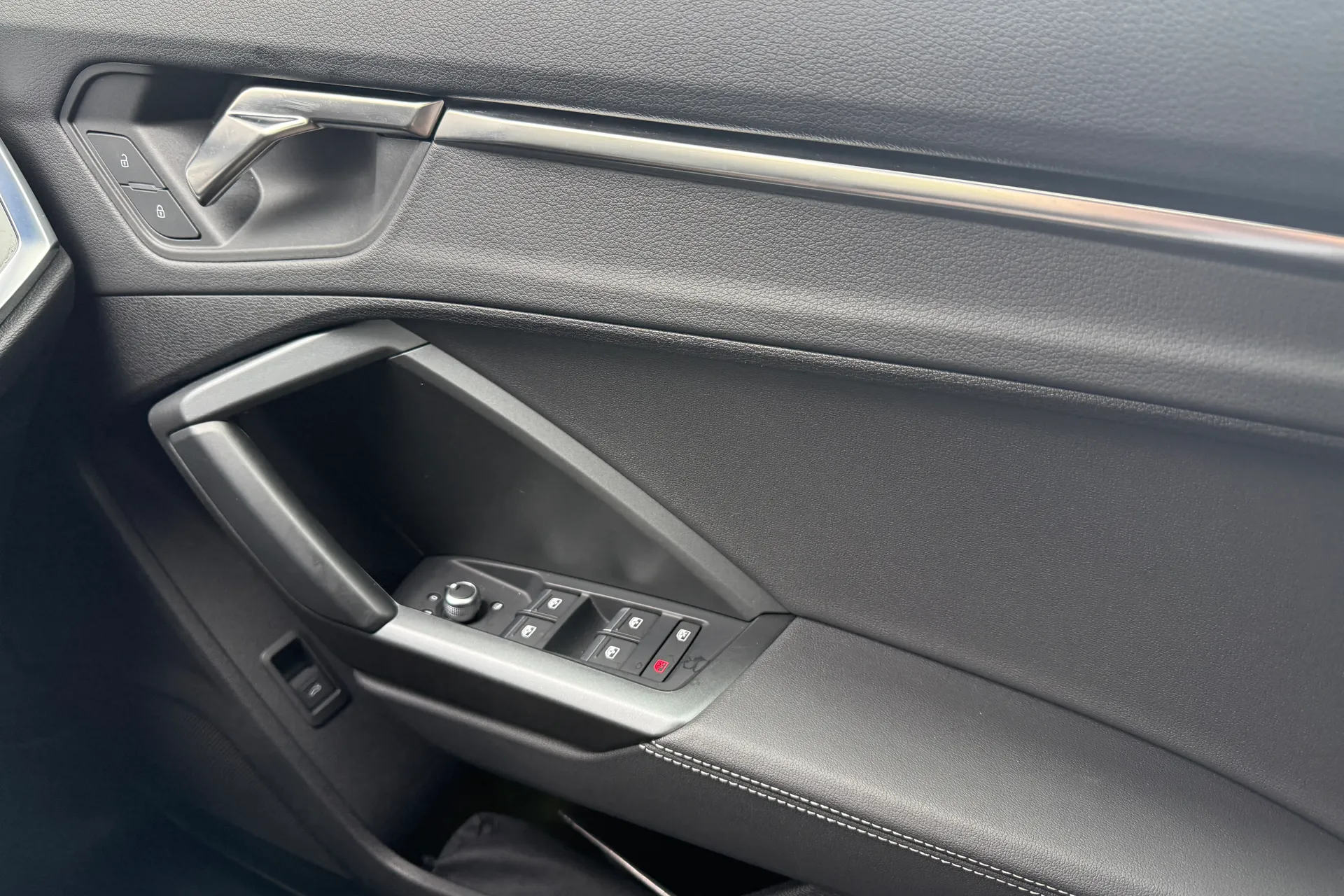 Audi Q3 thumbnail image number 19