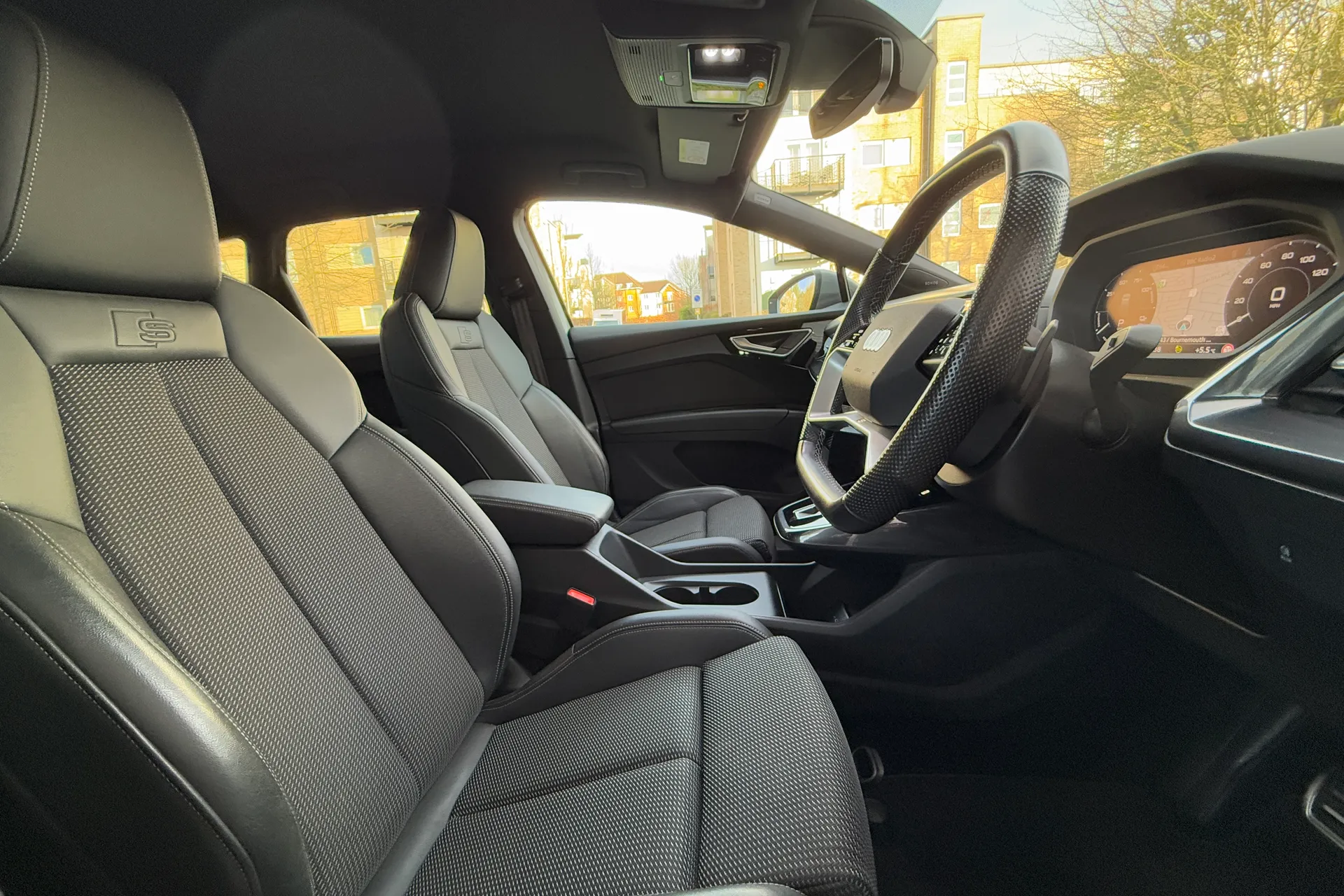 Audi Q4 thumbnail image number 32