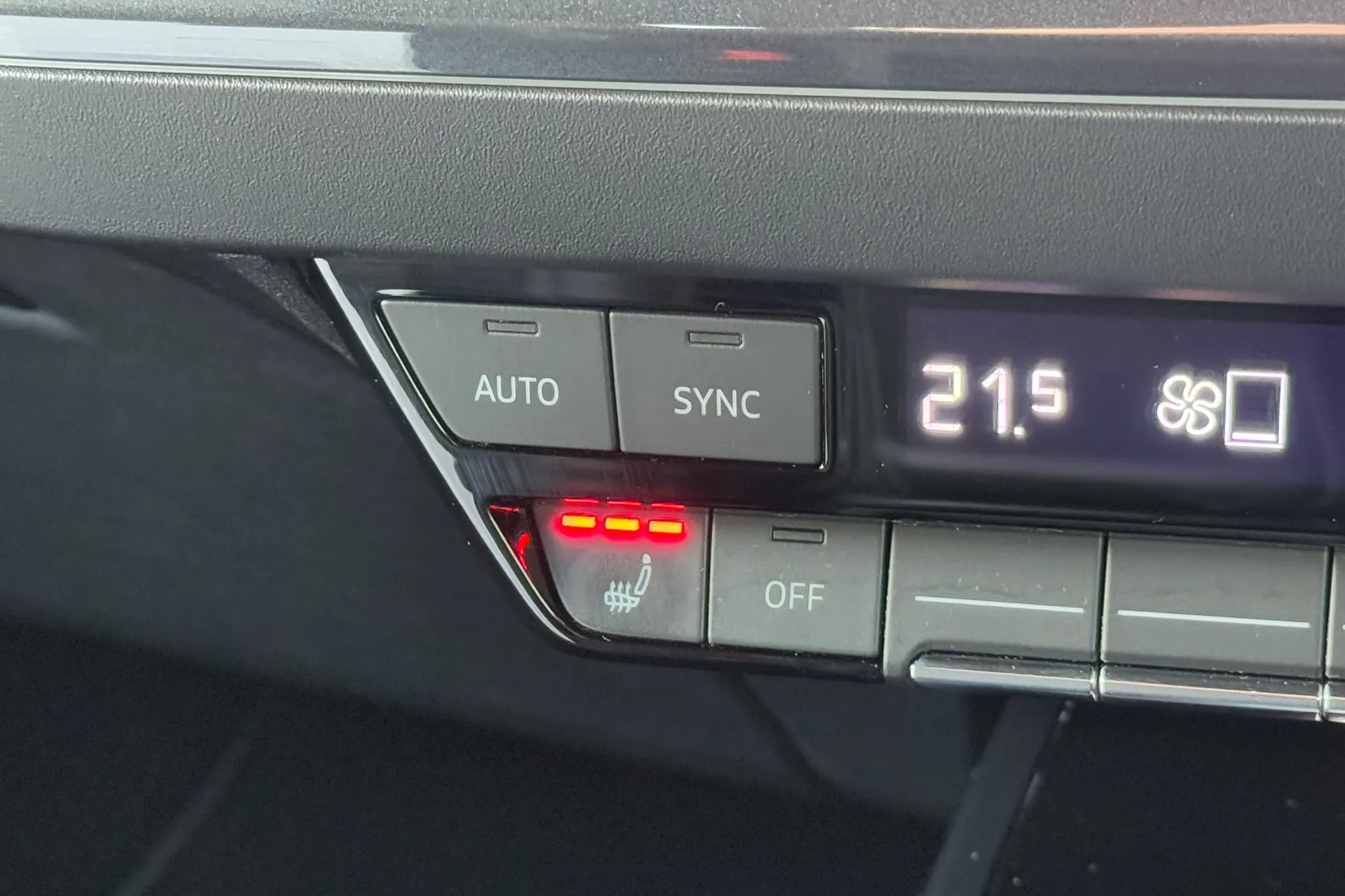 Audi Q4 thumbnail image number 6