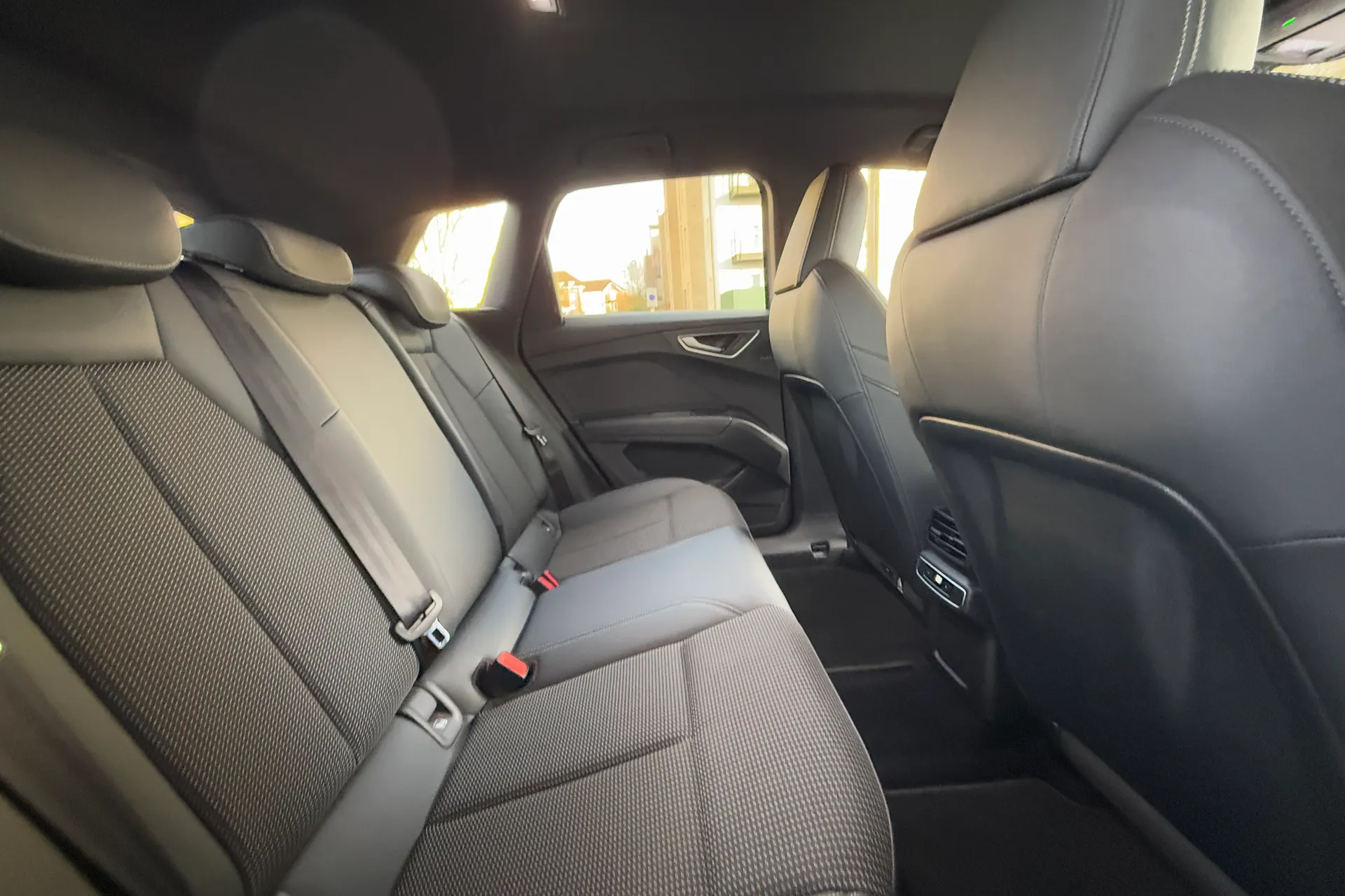 Audi Q4 thumbnail image number 38