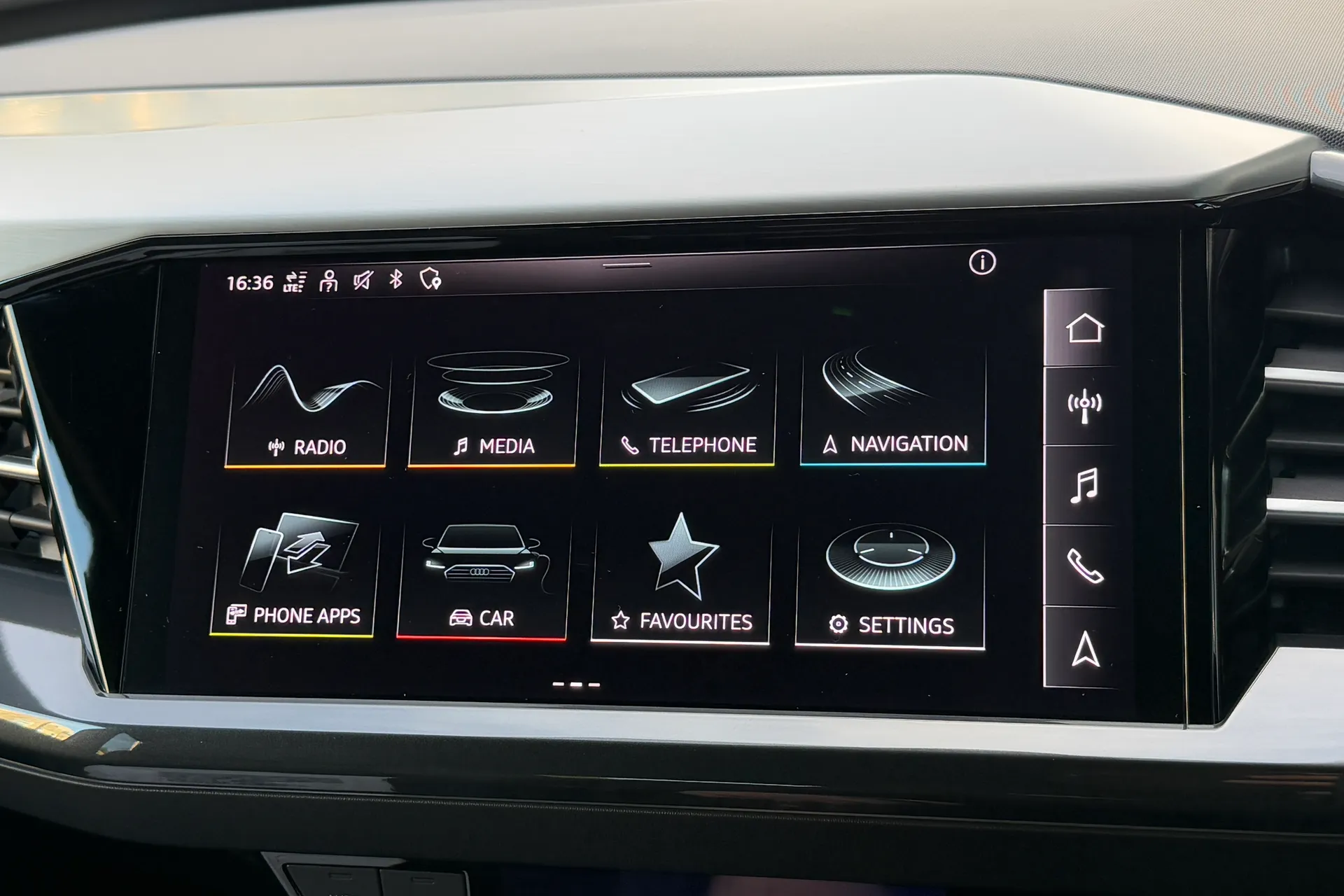 Audi Q4 thumbnail image number 15