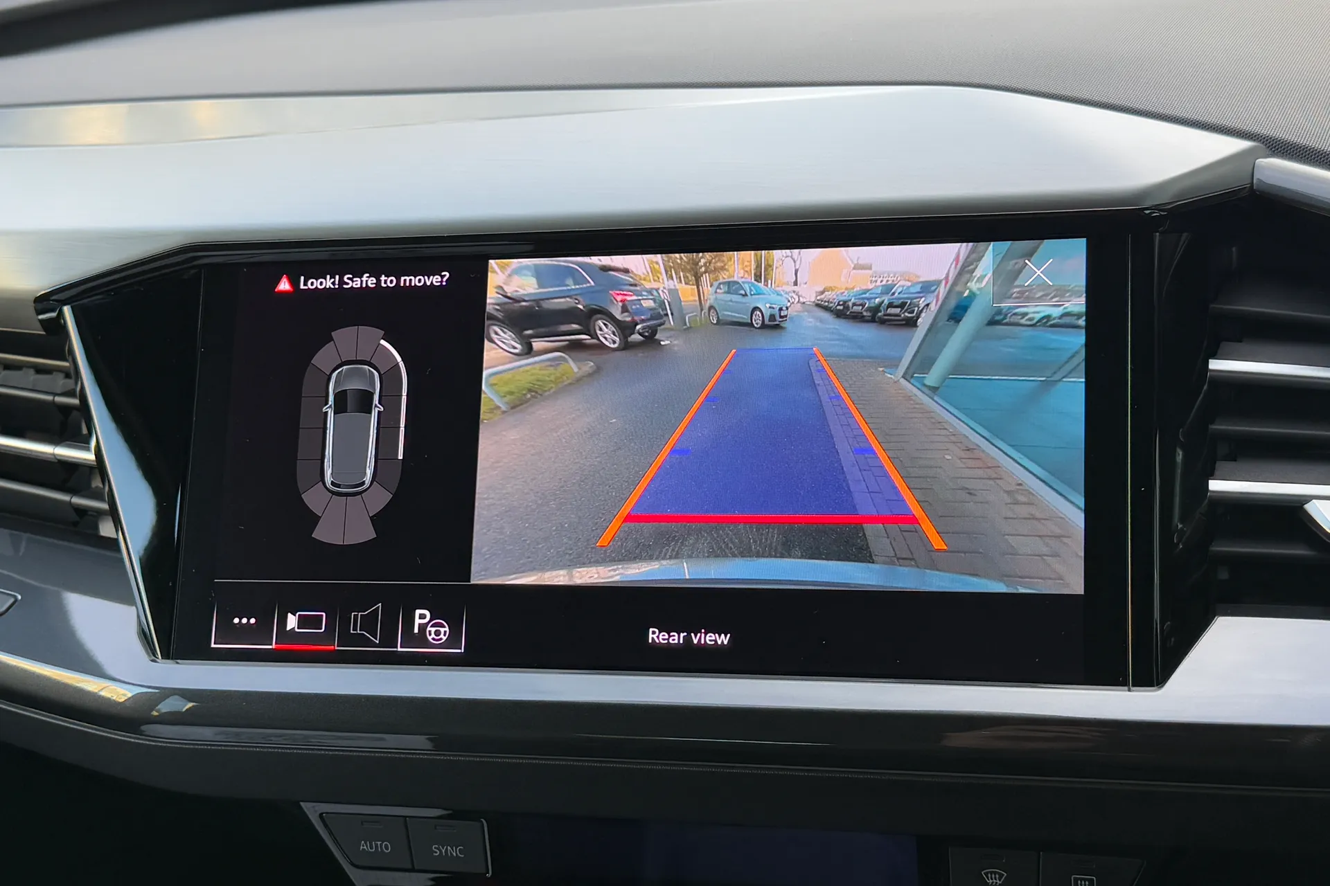 Audi Q4 thumbnail image number 5