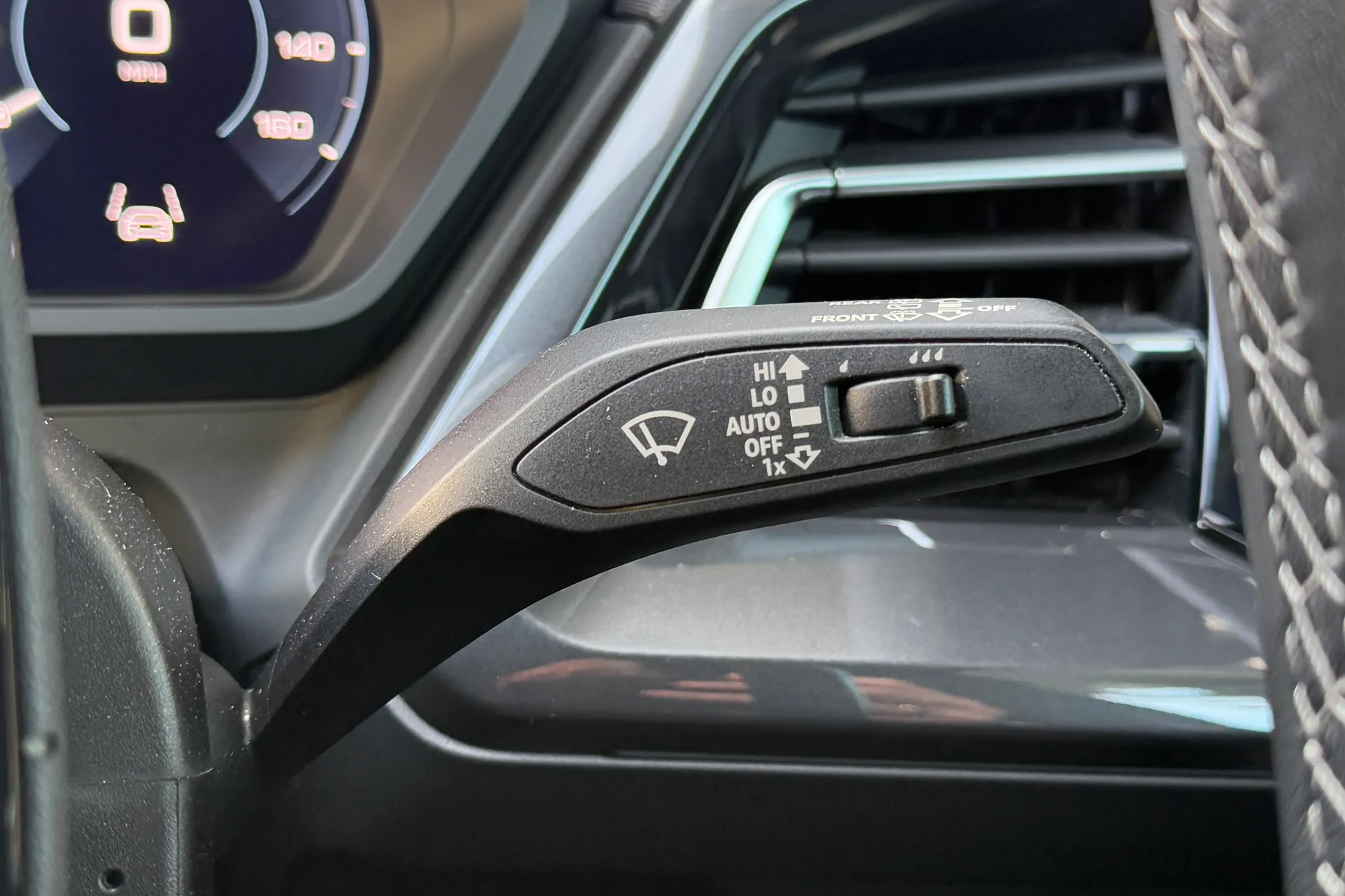 Audi Q4 thumbnail image number 26