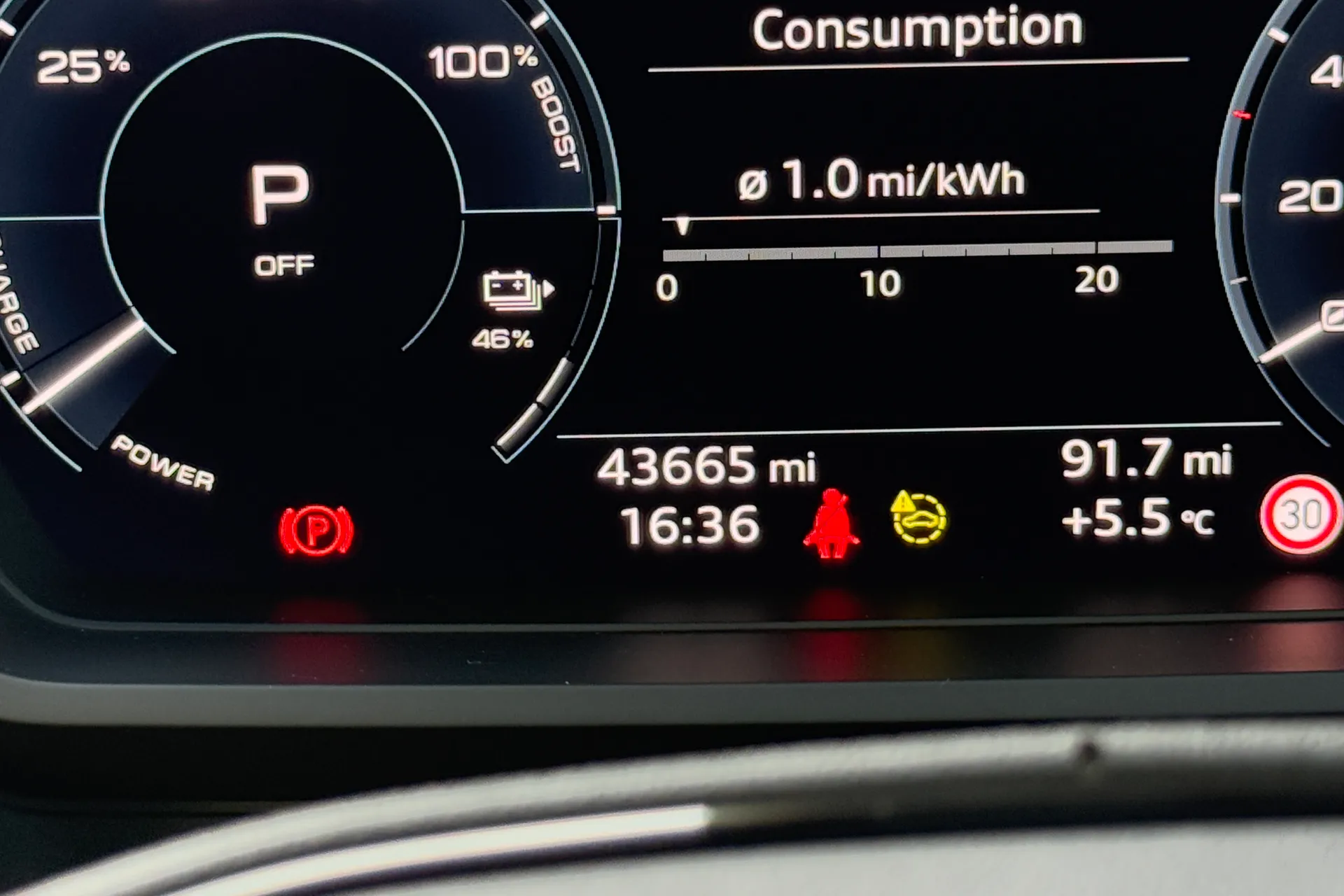 Audi Q4 thumbnail image number 13