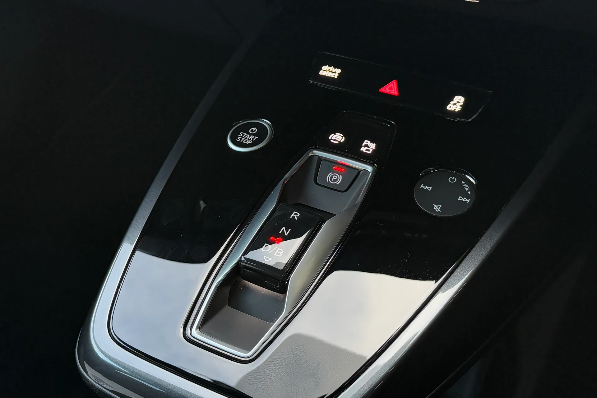 Audi Q4 thumbnail image number 17