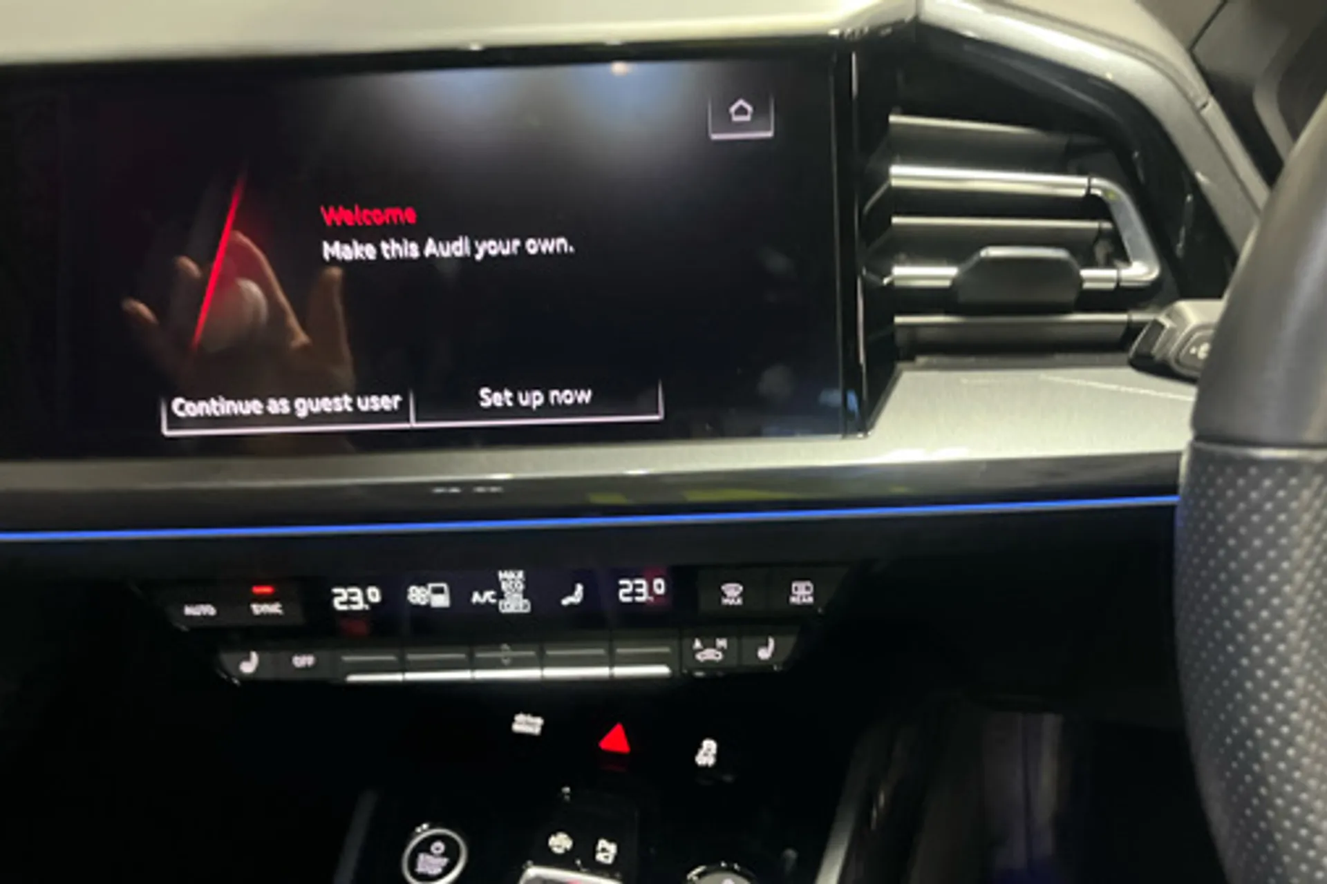 Audi Q4 thumbnail image number 3