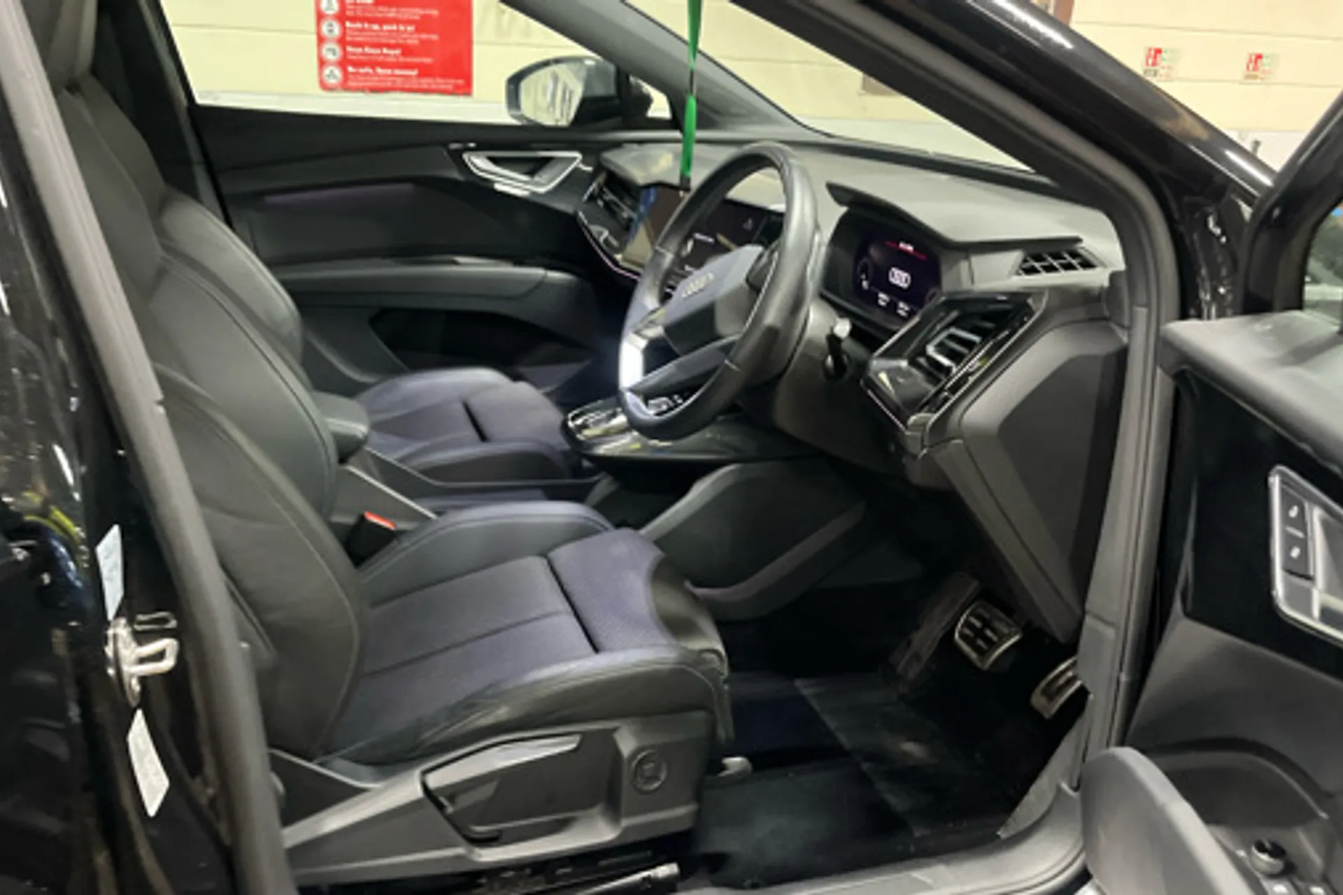 Audi Q4 thumbnail image number 6