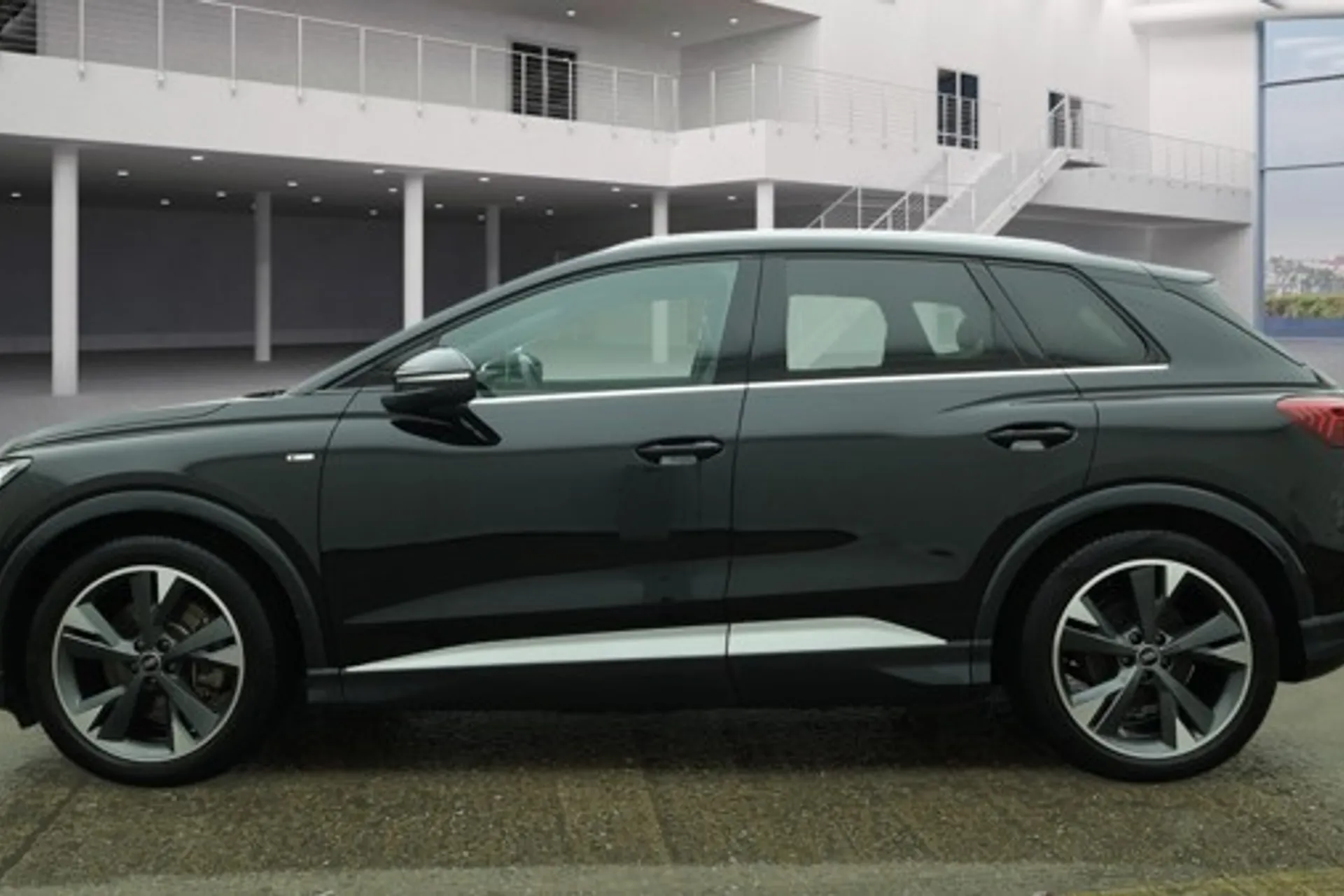 Audi Q4 thumbnail image number 11